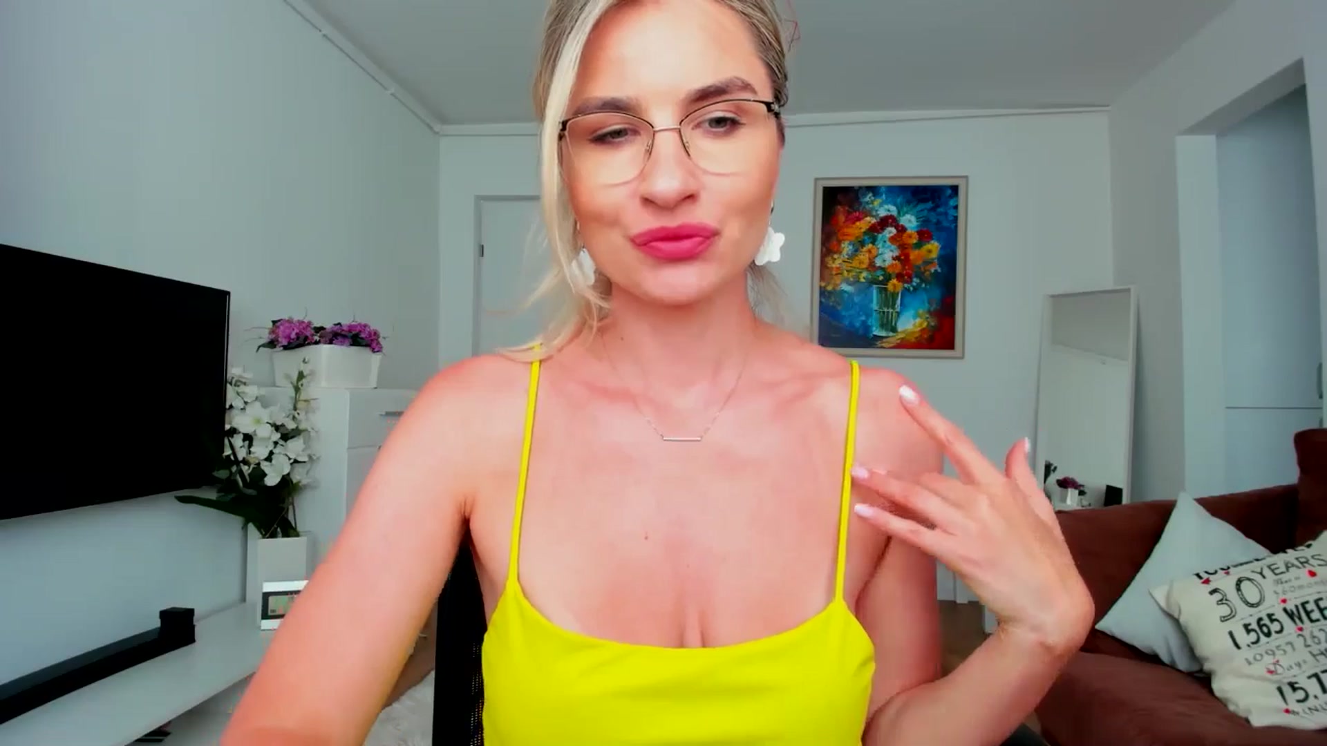 Gallery image thumbnail from AlyMiss's myfreecams stream on, 06/08/2025, 17:29 image 2 of 20