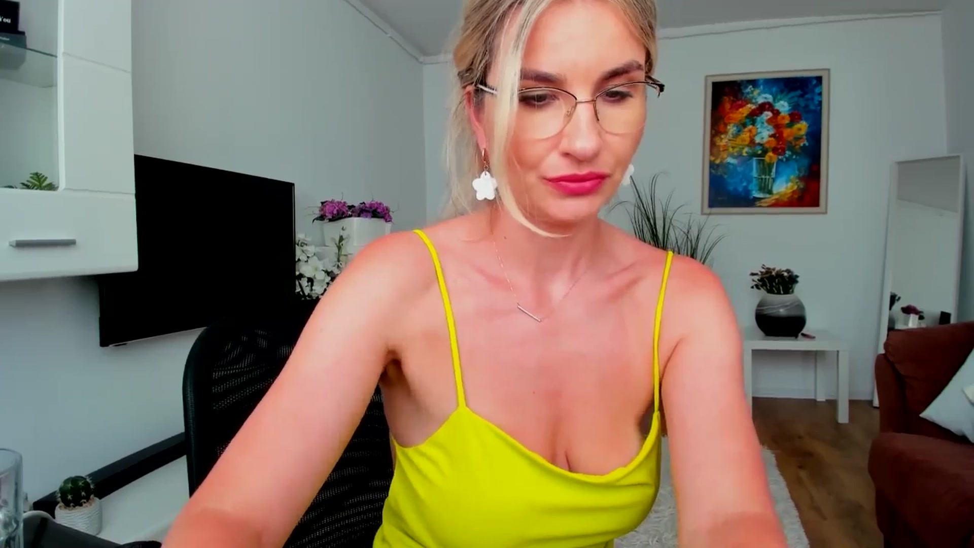 Gallery image thumbnail from AlyMiss's myfreecams stream on, 06/08/2025, 17:29 image 6 of 20