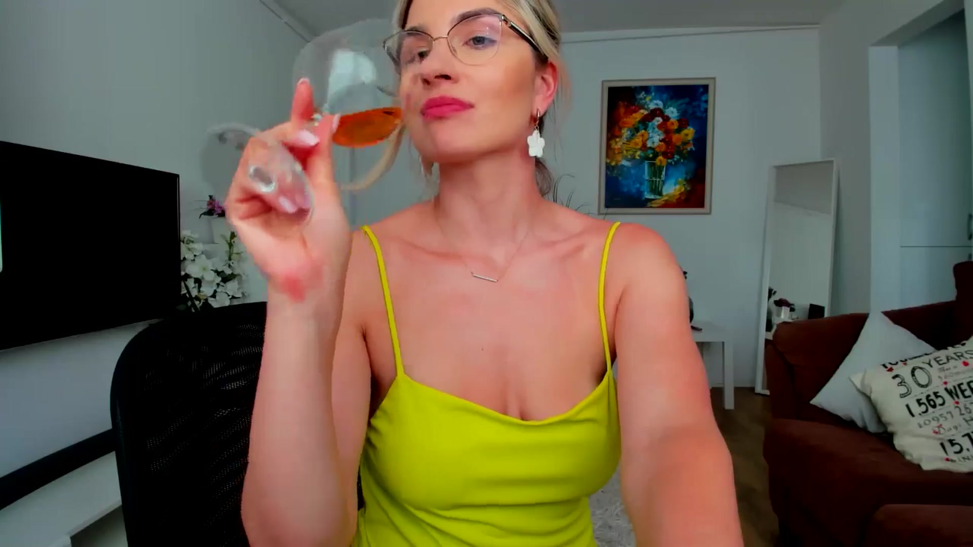 Gallery image thumbnail from AlyMiss's myfreecams stream on, 06/08/2025, 17:29 image 14 of 20