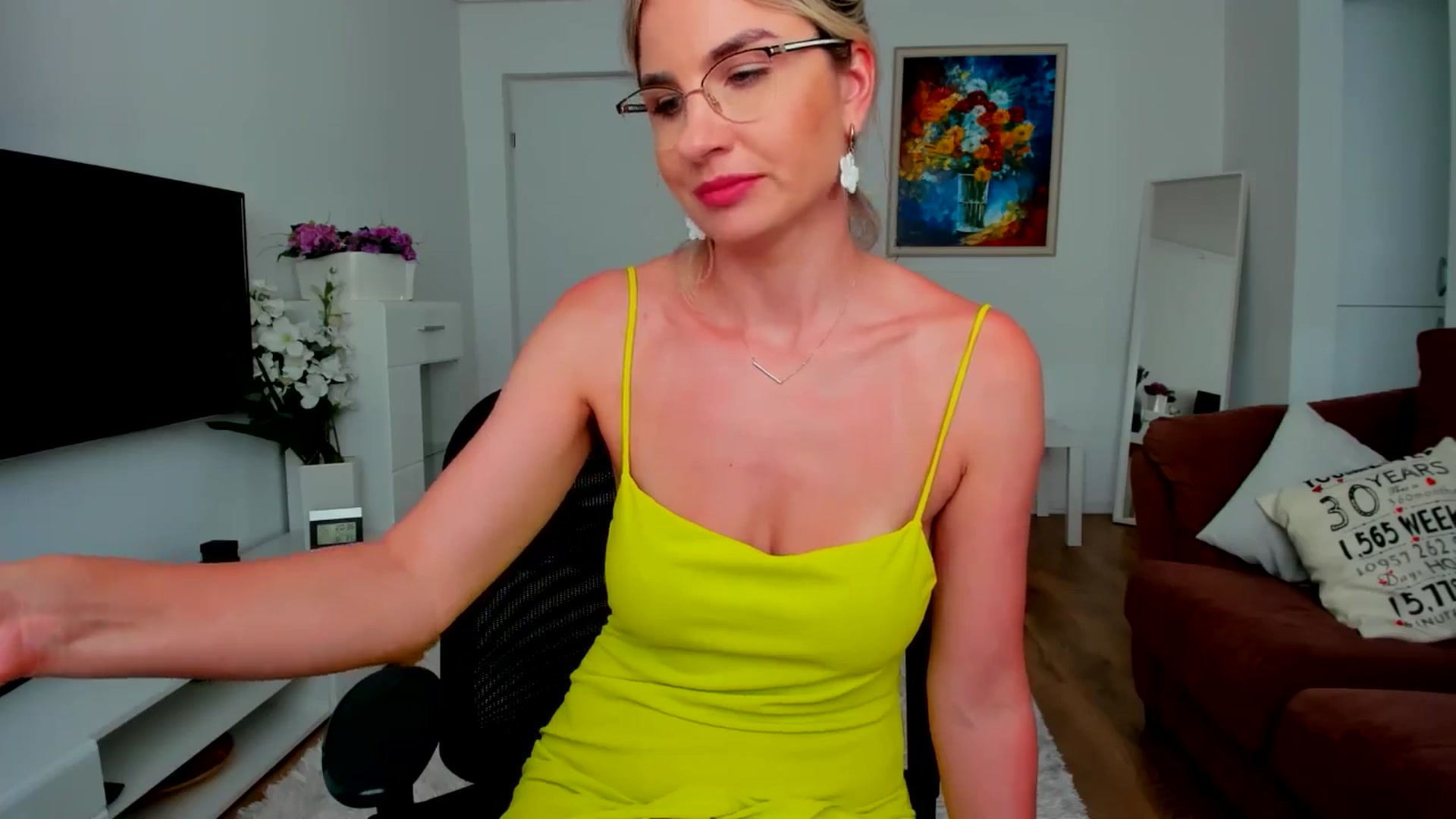 Gallery image thumbnail from AlyMiss's myfreecams stream on, 06/08/2025, 17:29 image 11 of 20