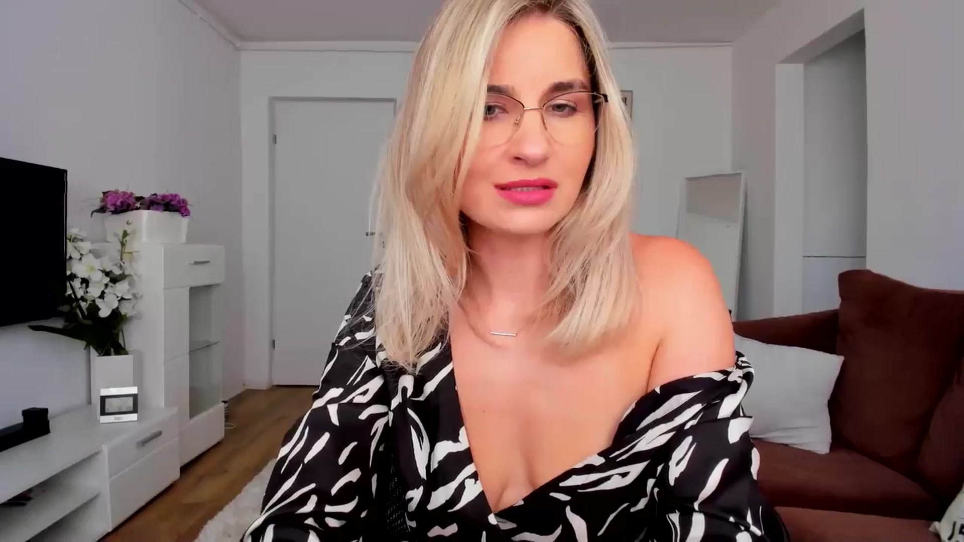 Gallery image thumbnail from AlyMiss's myfreecams stream on, 06/10/2025, 10:56 image 7 of 20