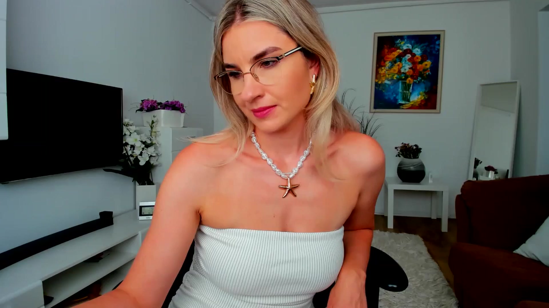 Gallery image thumbnail from AlyMiss's myfreecams stream on, 06/11/2025, 13:53 image 7 of 20