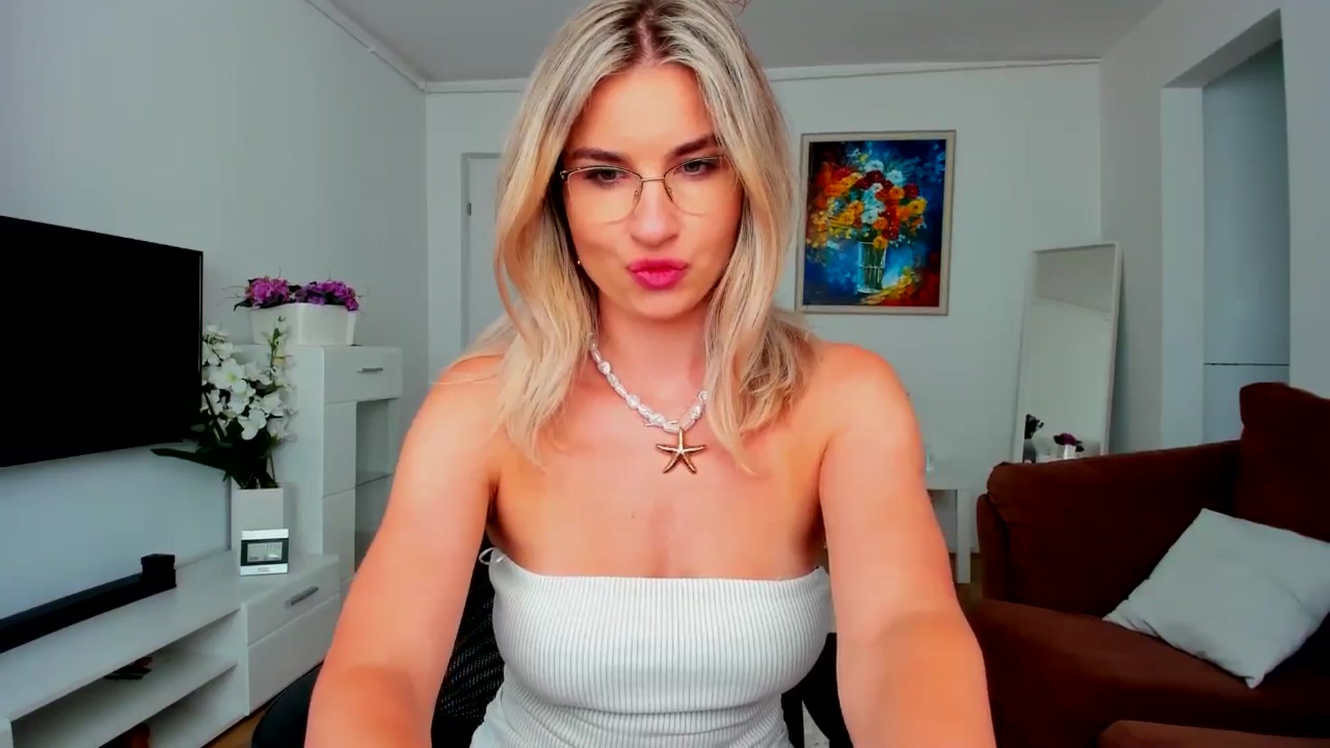 Gallery image thumbnail from AlyMiss's myfreecams stream on, 06/11/2025, 13:53 image 19 of 20