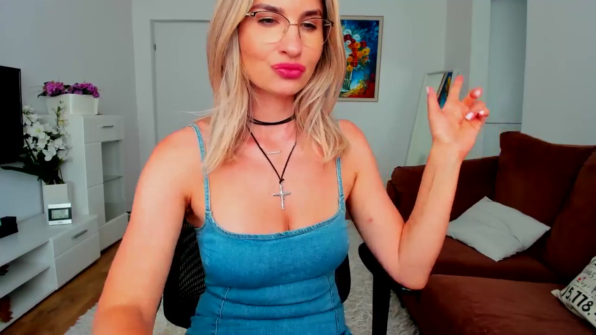 Gallery image thumbnail from AlyMiss's myfreecams stream on, 06/12/2025, 15:10 image 6 of 20