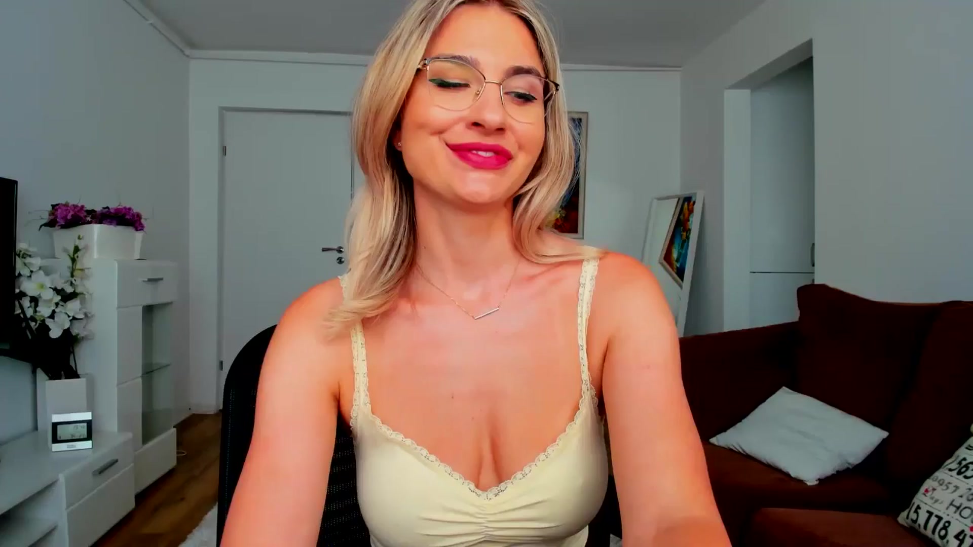 Gallery image thumbnail from AlyMiss's myfreecams stream on, 06/14/2025, 17:00 image 1 of 20