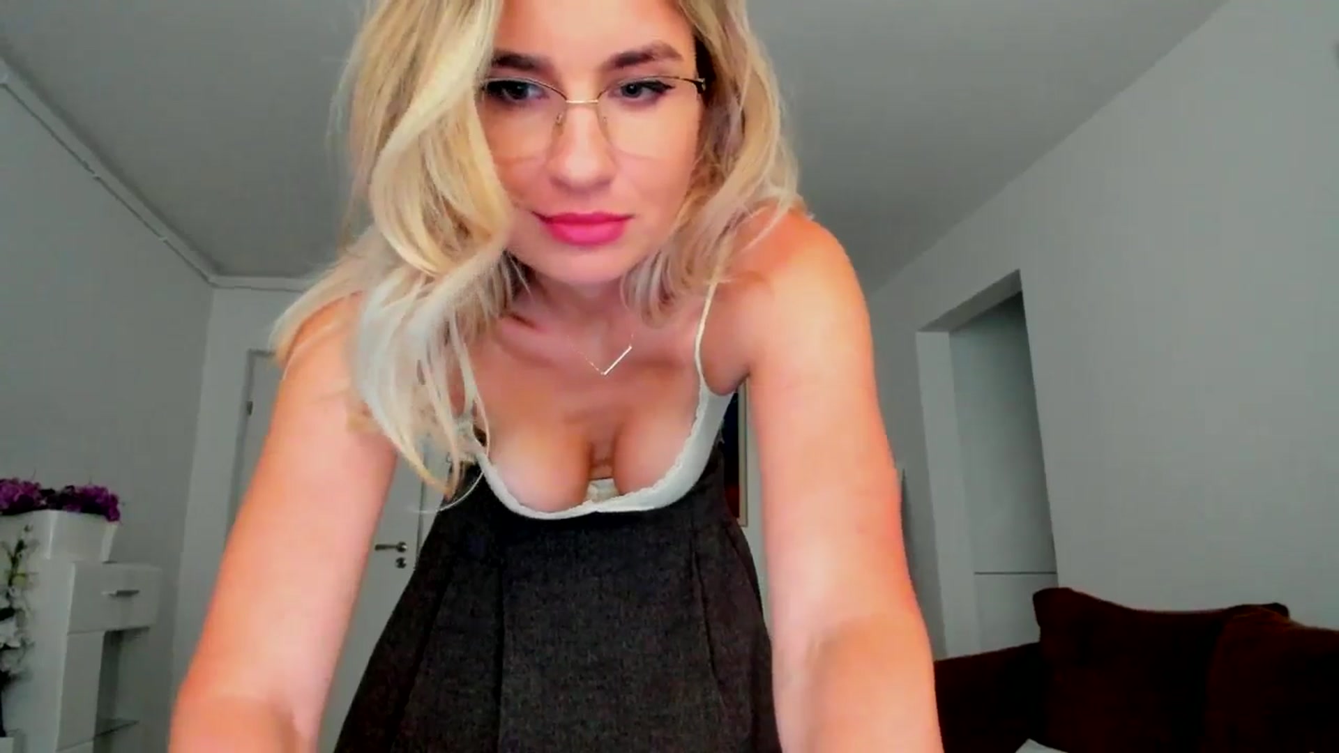 Gallery image thumbnail from AlyMiss's myfreecams stream on, 06/14/2025, 18:39 image 6 of 20