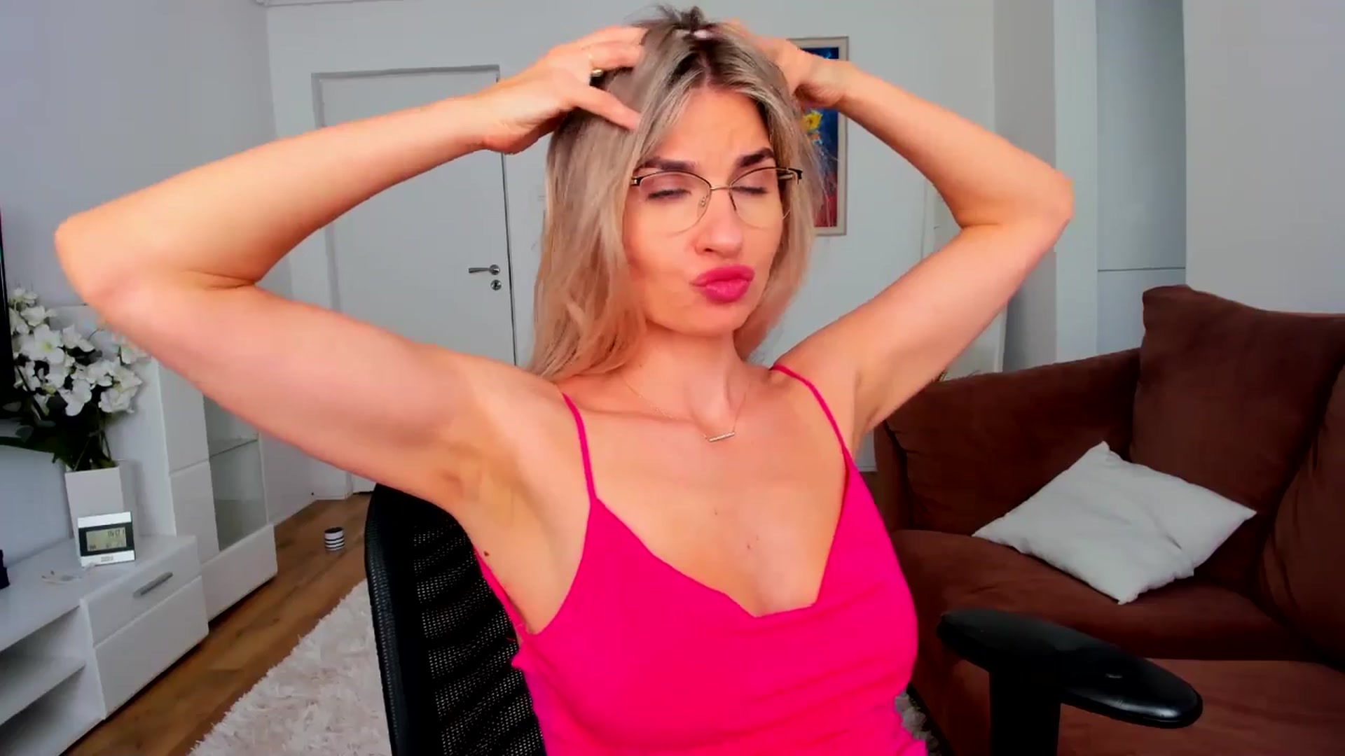 Gallery image thumbnail from AlyMiss's myfreecams stream on, 06/19/2025, 12:53 image 9 of 20