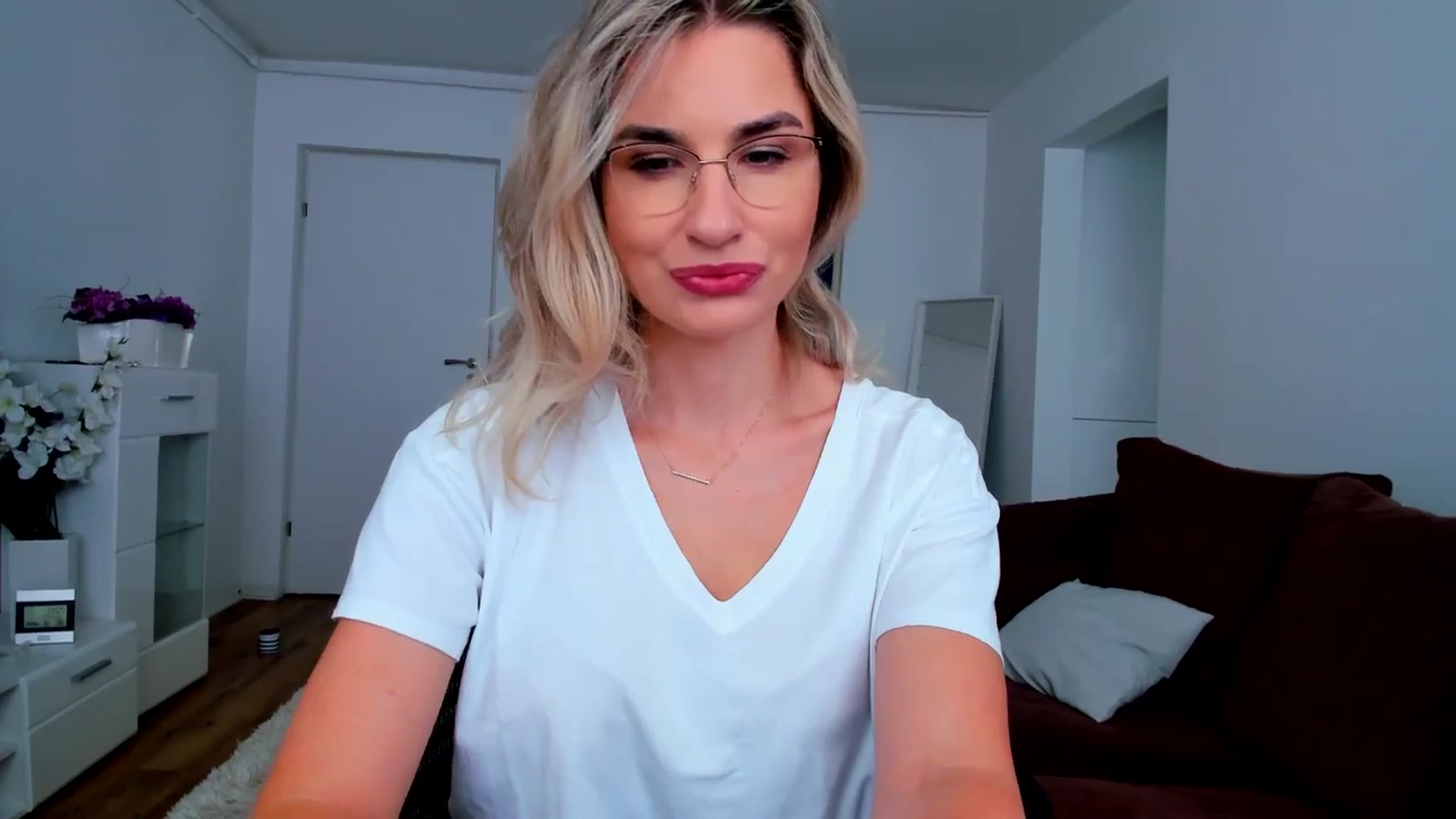Gallery image thumbnail from AlyMiss's myfreecams stream on, 06/20/2025, 09:19 image 5 of 20