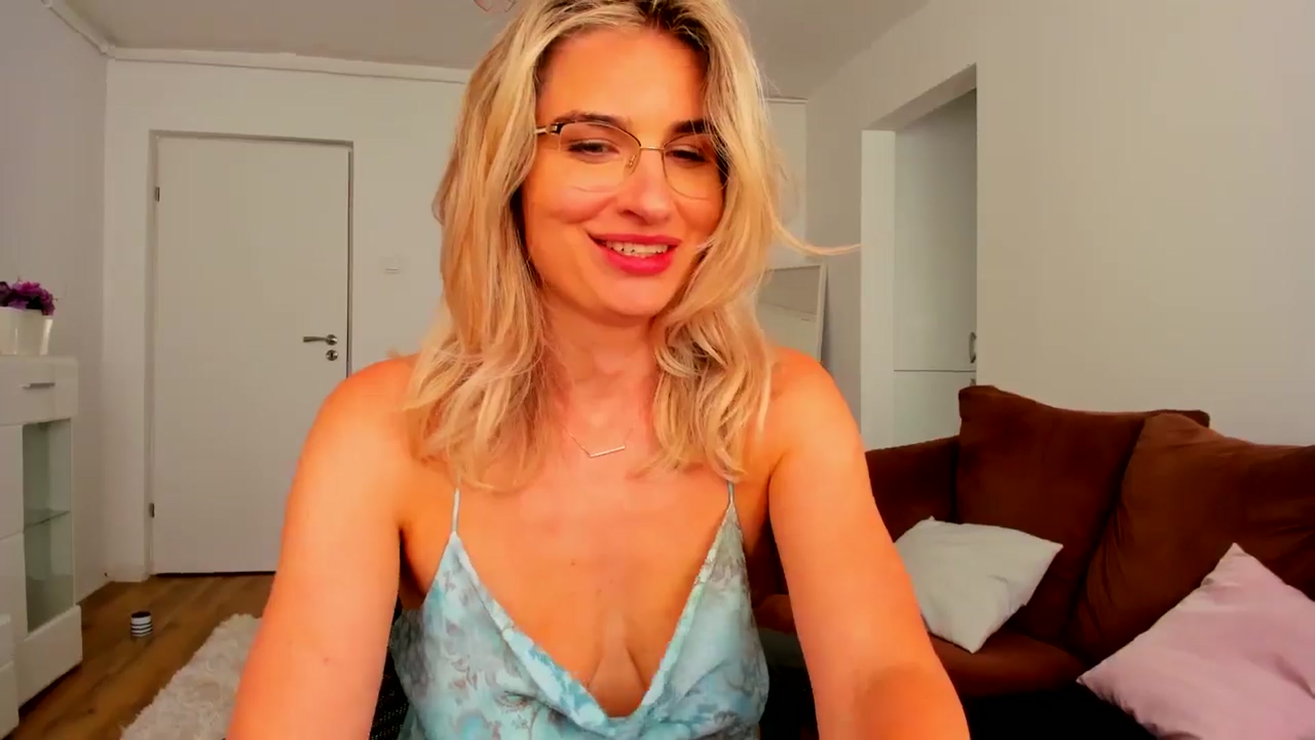 Gallery image thumbnail from AlyMiss's myfreecams stream on, 06/20/2025, 15:14 image 10 of 20