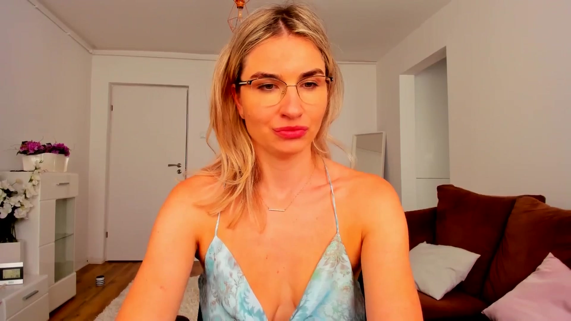 Gallery image thumbnail from AlyMiss's myfreecams stream on, 06/20/2025, 15:14 image 16 of 20