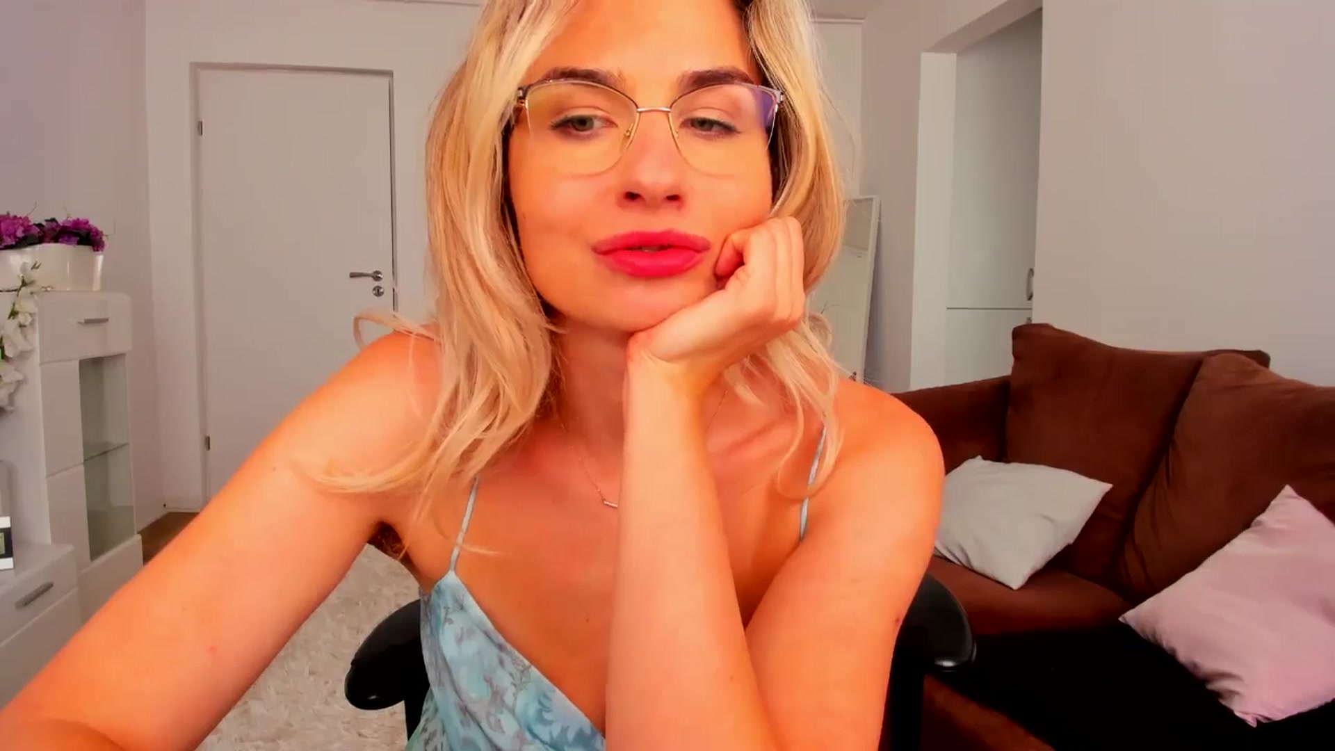 Gallery image thumbnail from AlyMiss's myfreecams stream on, 06/20/2025, 15:14 image 9 of 20