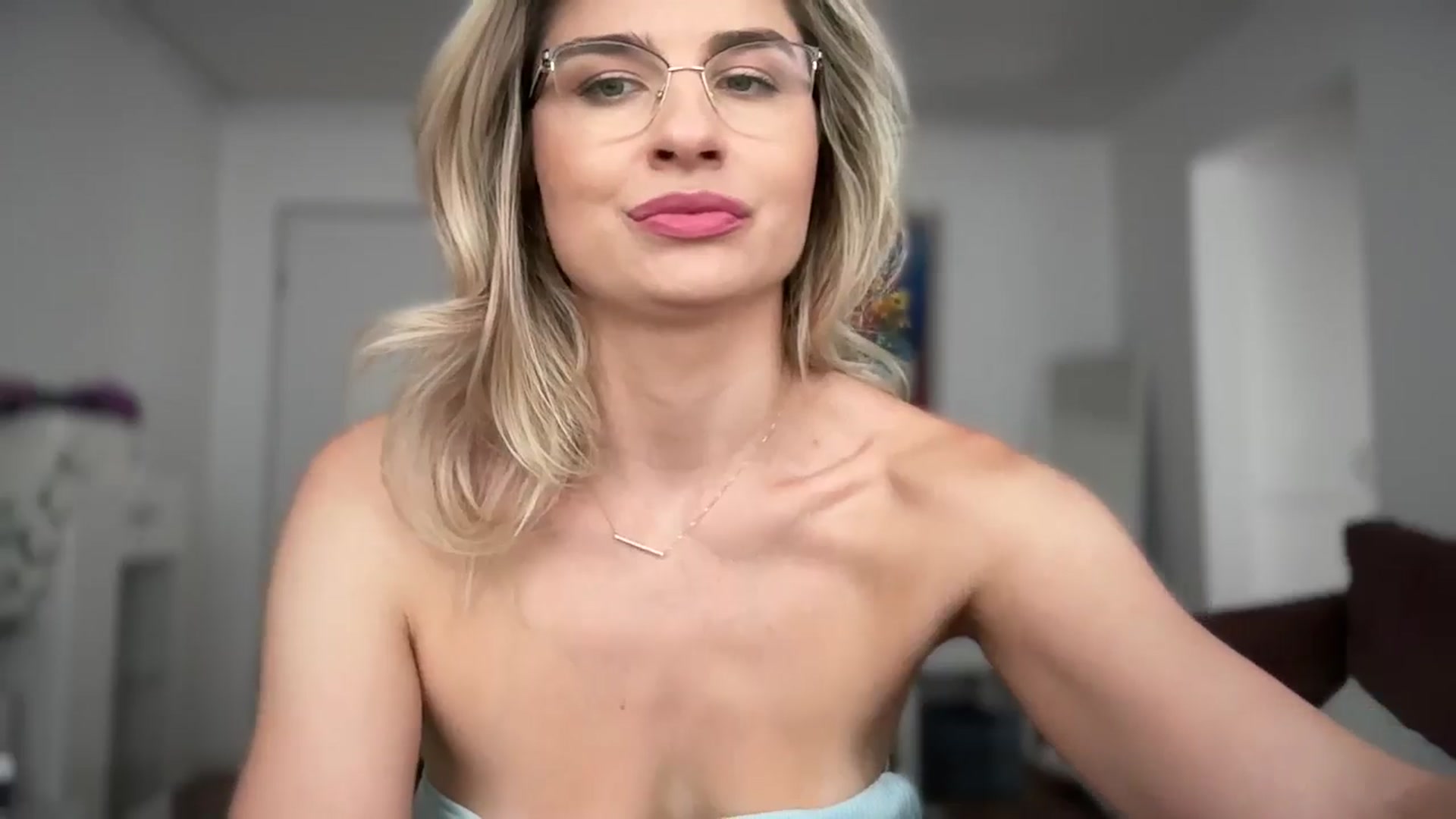 Gallery image thumbnail from AlyMiss's myfreecams stream on, 07/04/2025, 09:27 image 3 of 20