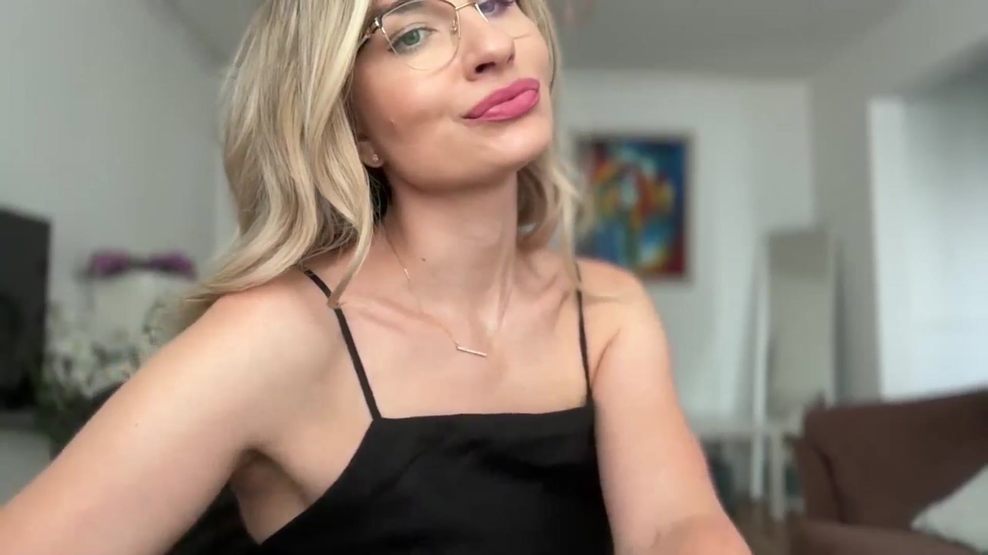 Gallery image thumbnail from AlyMiss's myfreecams stream on, 07/07/2025, 11:06 image 12 of 20