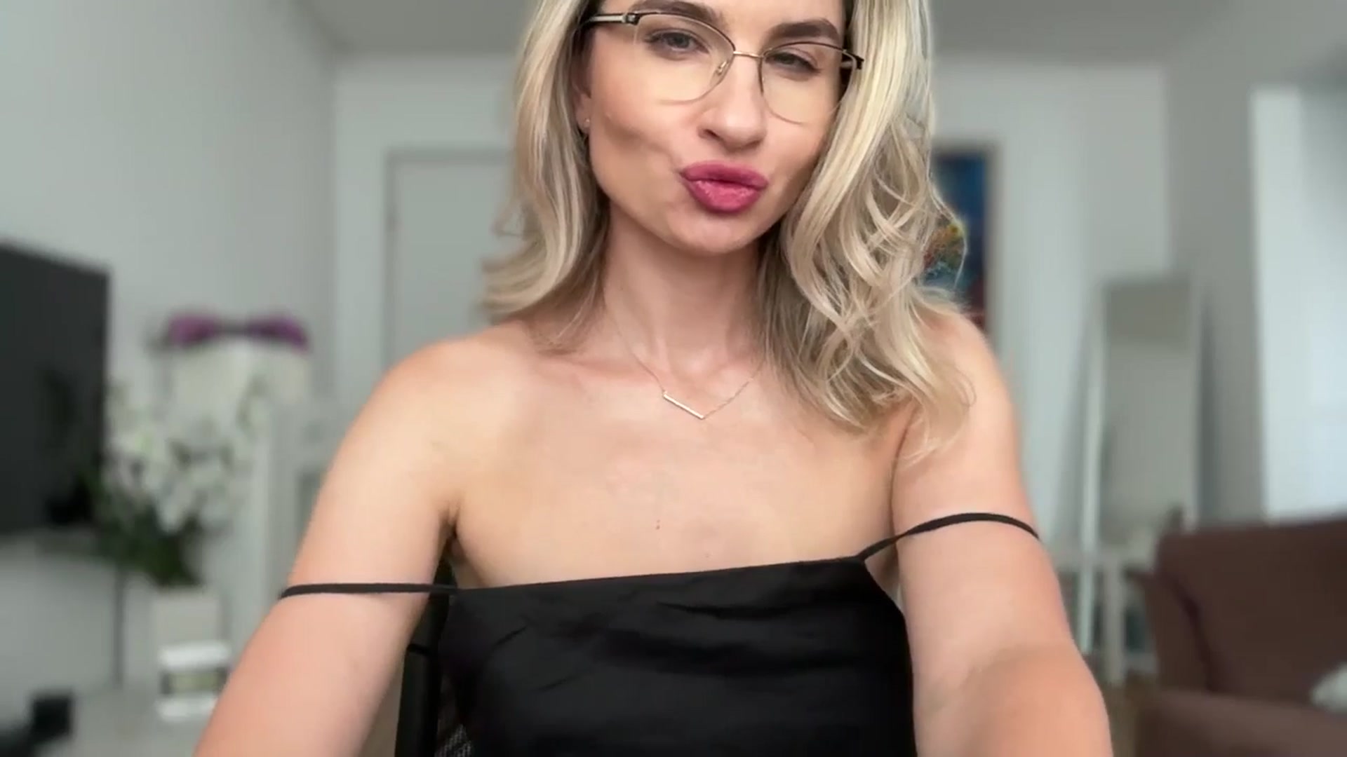 Gallery image thumbnail from AlyMiss's myfreecams stream on, 07/07/2025, 11:06 image 20 of 20
