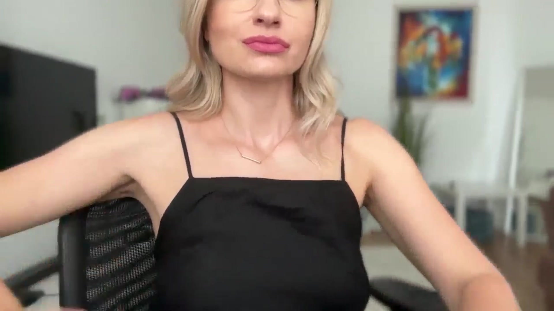Gallery image thumbnail from AlyMiss's myfreecams stream on, 07/07/2025, 11:06 image 11 of 20