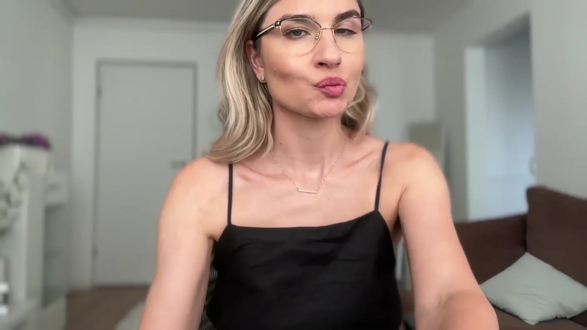 Gallery image thumbnail from AlyMiss's myfreecams stream on, 07/07/2025, 12:46 image 15 of 20