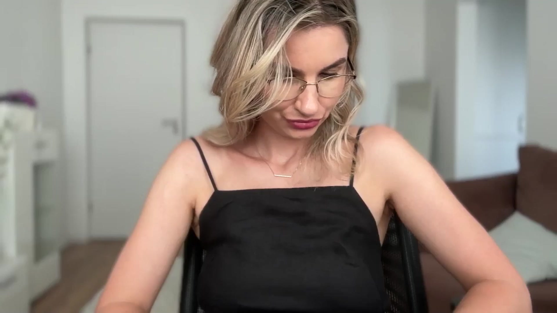 Gallery image thumbnail from AlyMiss's myfreecams stream on, 07/07/2025, 12:46 image 4 of 20