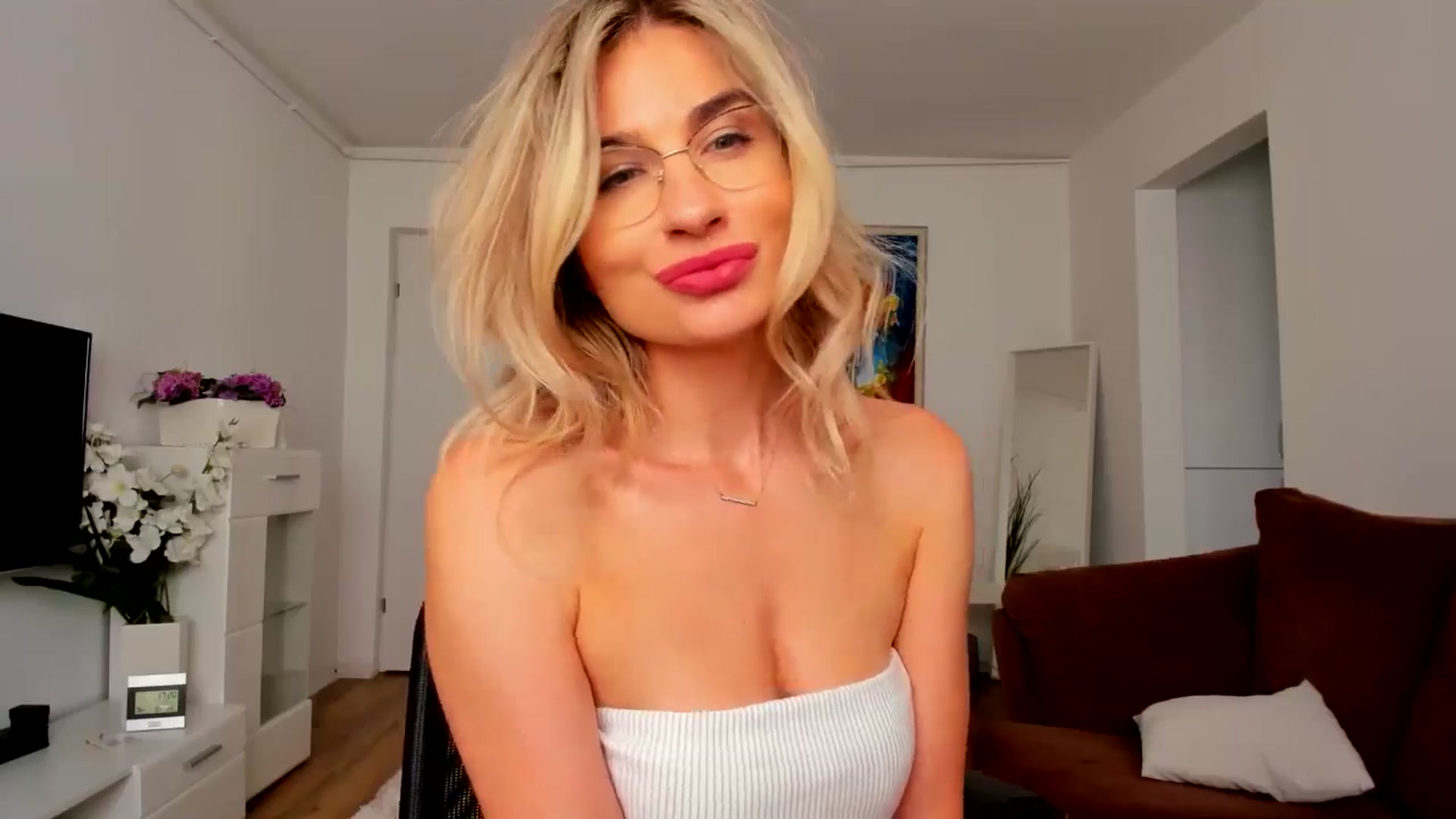 Gallery image thumbnail from AlyMiss's myfreecams stream on, 07/08/2025, 13:33 image 16 of 20
