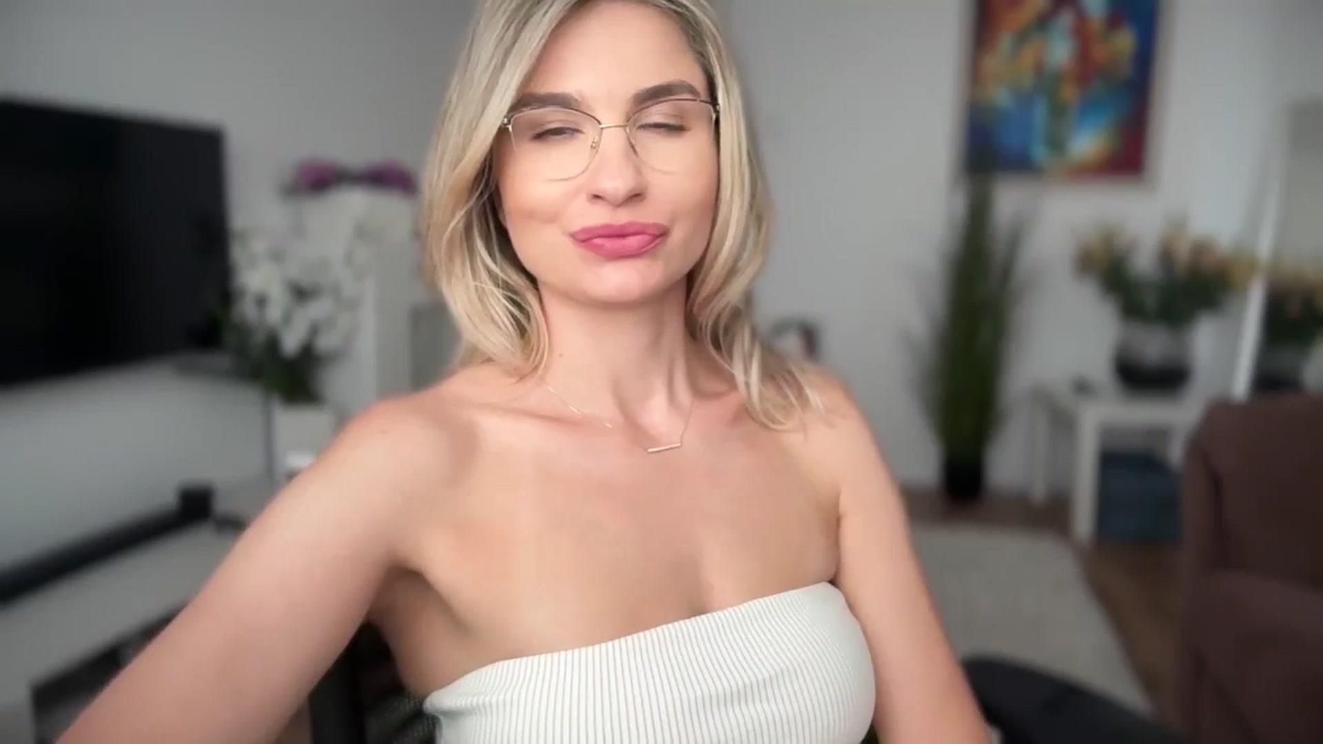 Gallery image thumbnail from AlyMiss's myfreecams stream on, 07/15/2025, 06:59 image 17 of 20