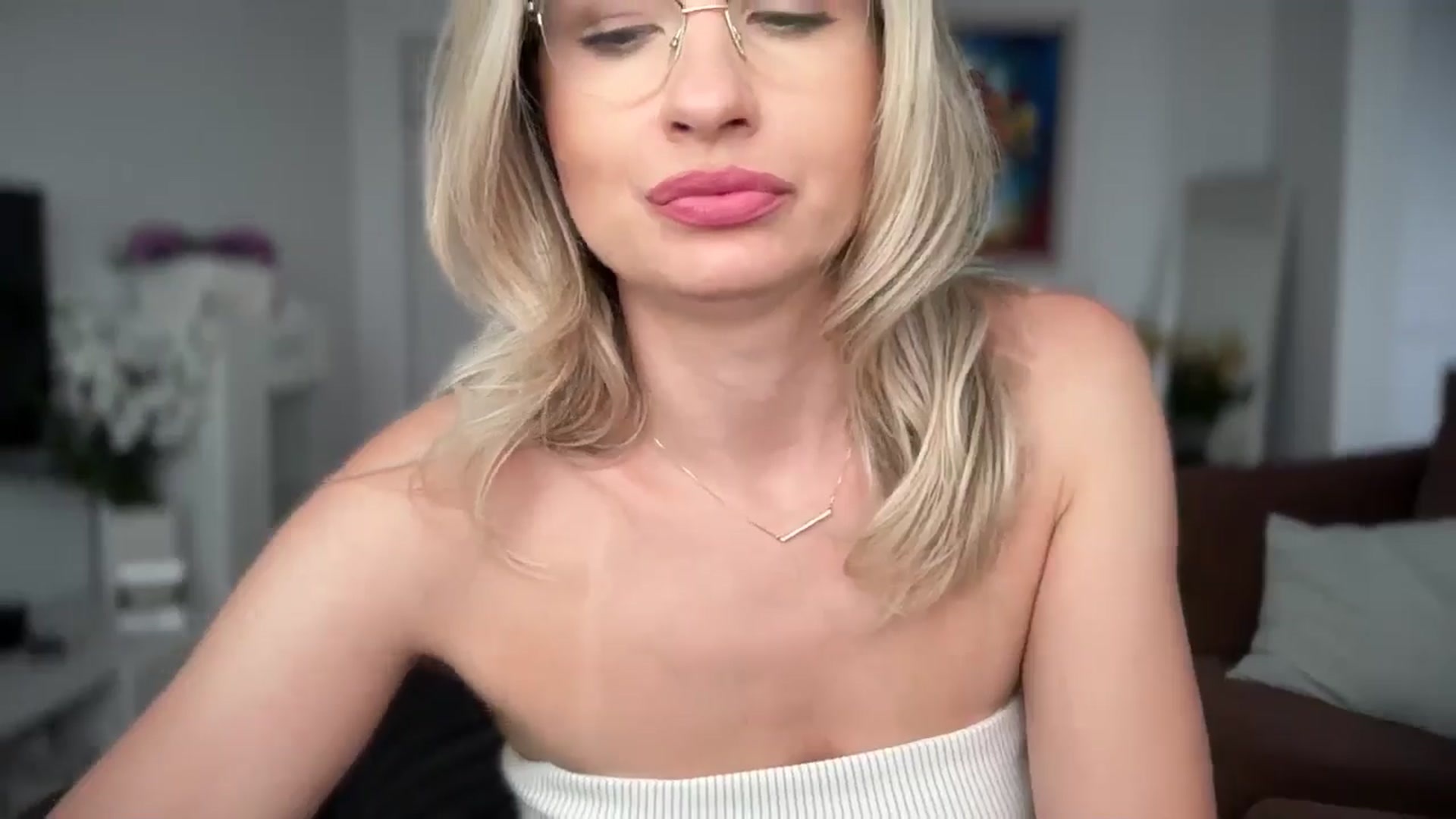 Gallery image thumbnail from AlyMiss's myfreecams stream on, 07/15/2025, 06:59 image 13 of 20