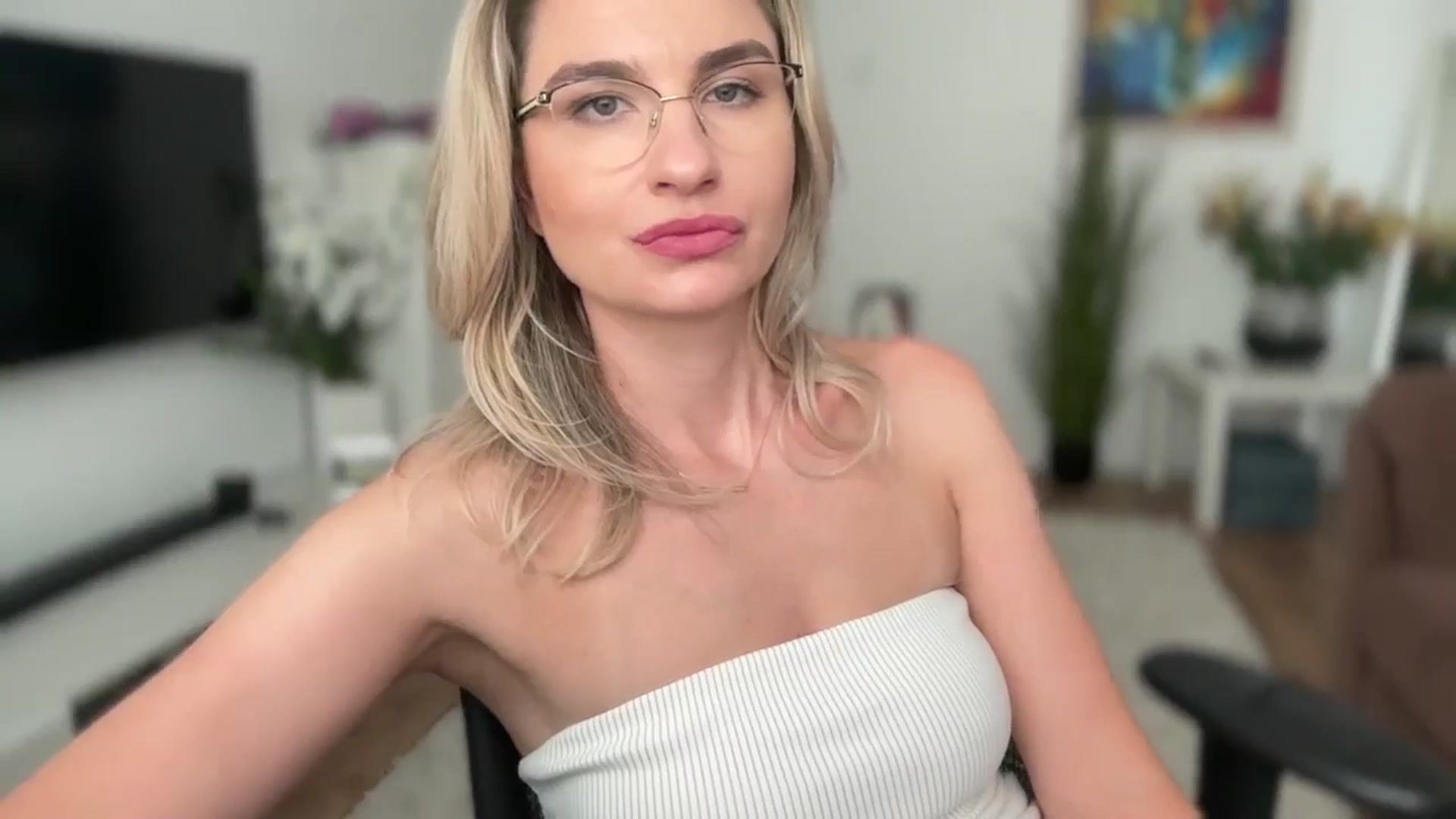 Gallery image thumbnail from AlyMiss's myfreecams stream on, 07/15/2025, 09:13 image 5 of 20