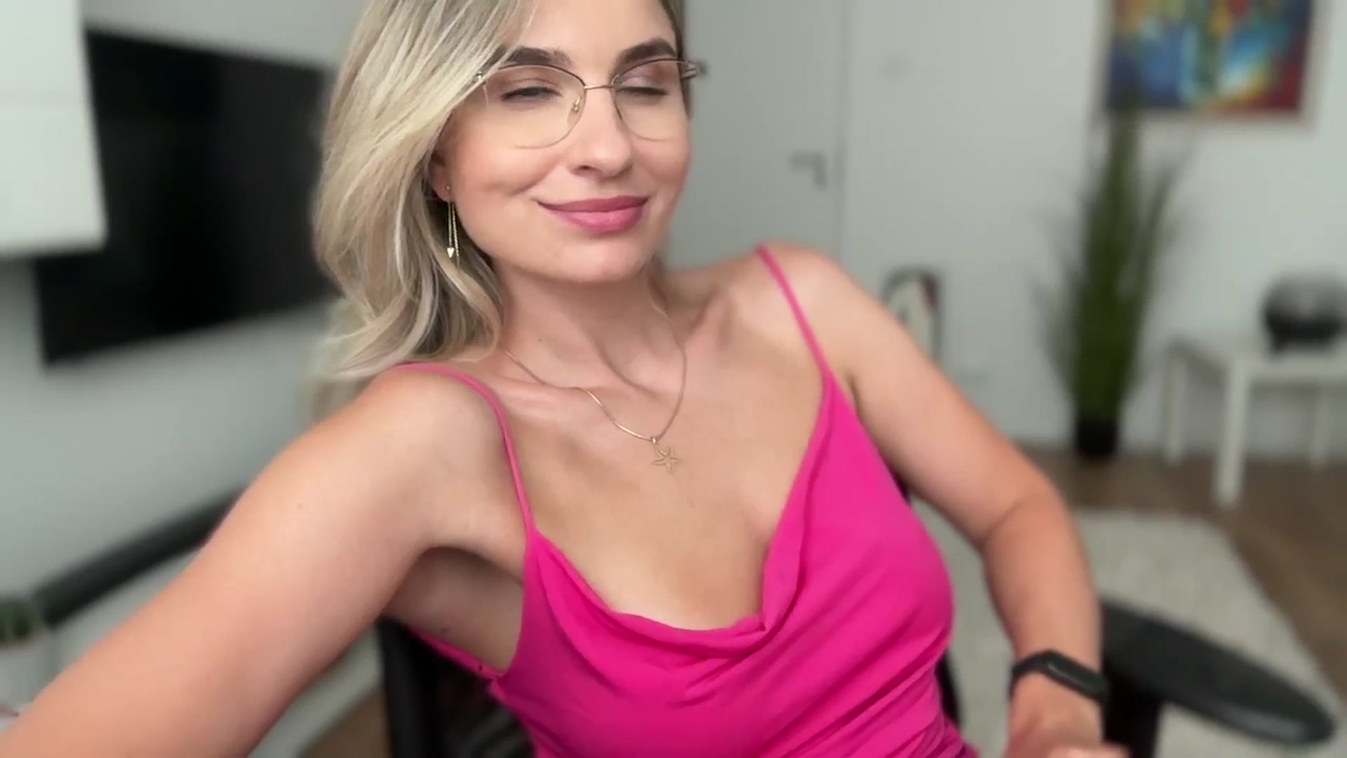 Gallery image thumbnail from AlyMiss's myfreecams stream on, 07/25/2025, 10:02 image 12 of 20