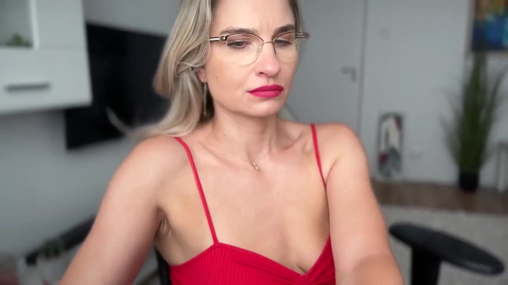 Gallery image thumbnail from AlyMiss's myfreecams stream on, 07/28/2025, 11:18 image 14 of 20
