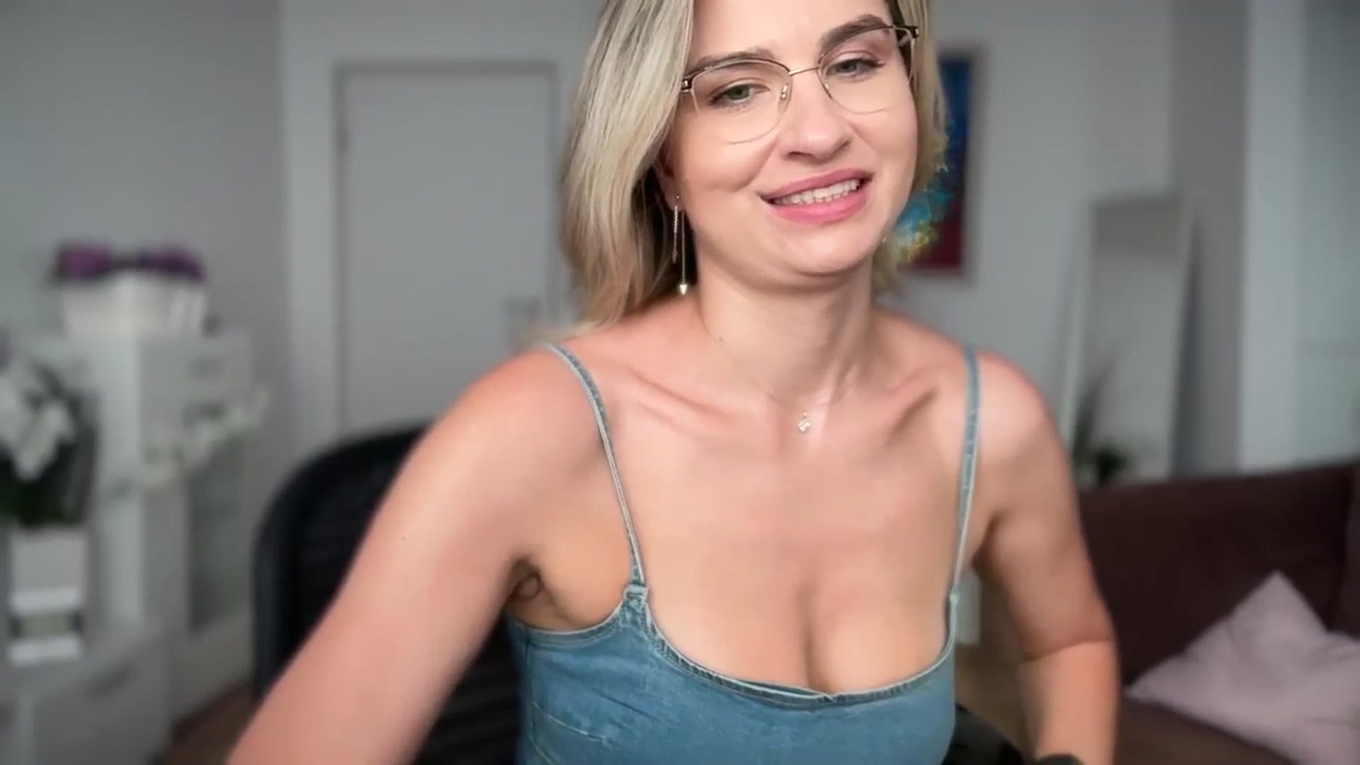 Gallery image thumbnail from AlyMiss's myfreecams stream on, 07/31/2025, 10:50 image 2 of 20