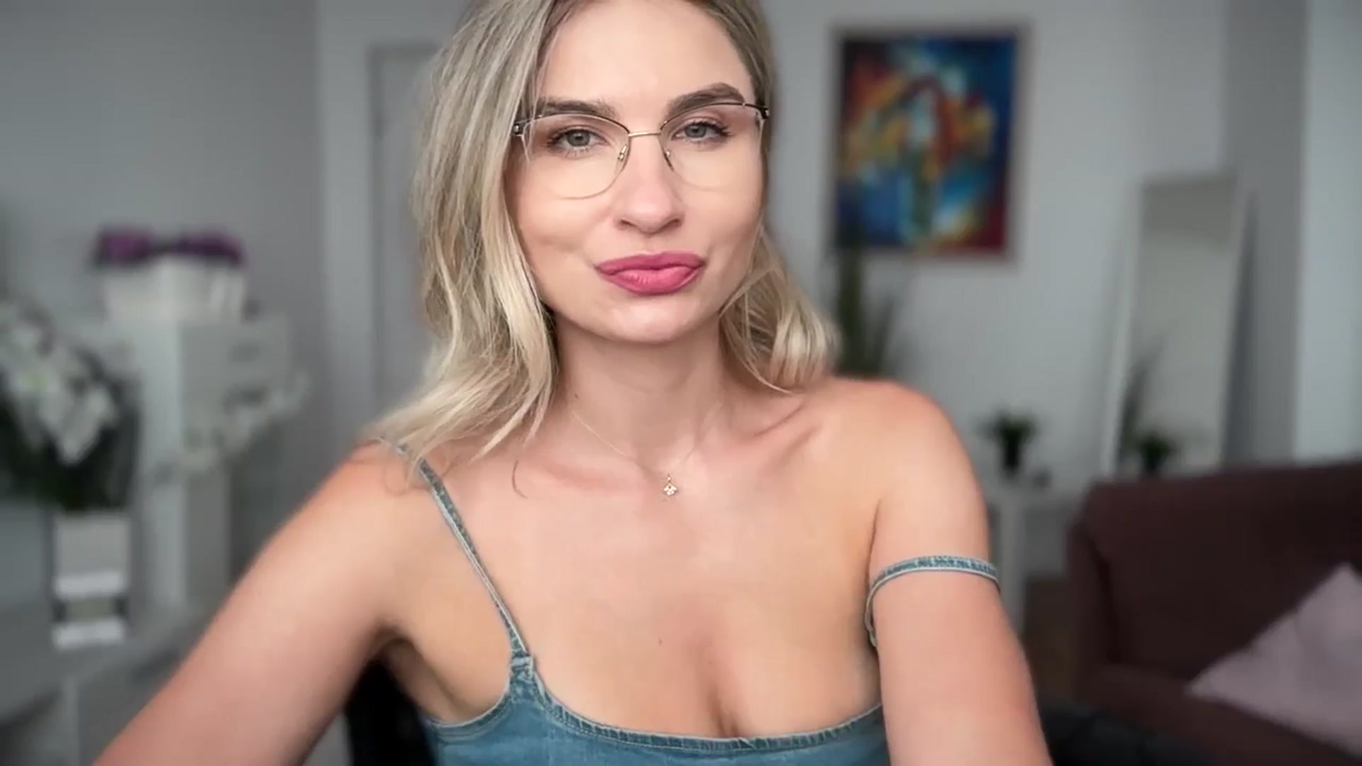 Gallery image thumbnail from AlyMiss's myfreecams stream on, 07/31/2025, 10:50 image 14 of 20