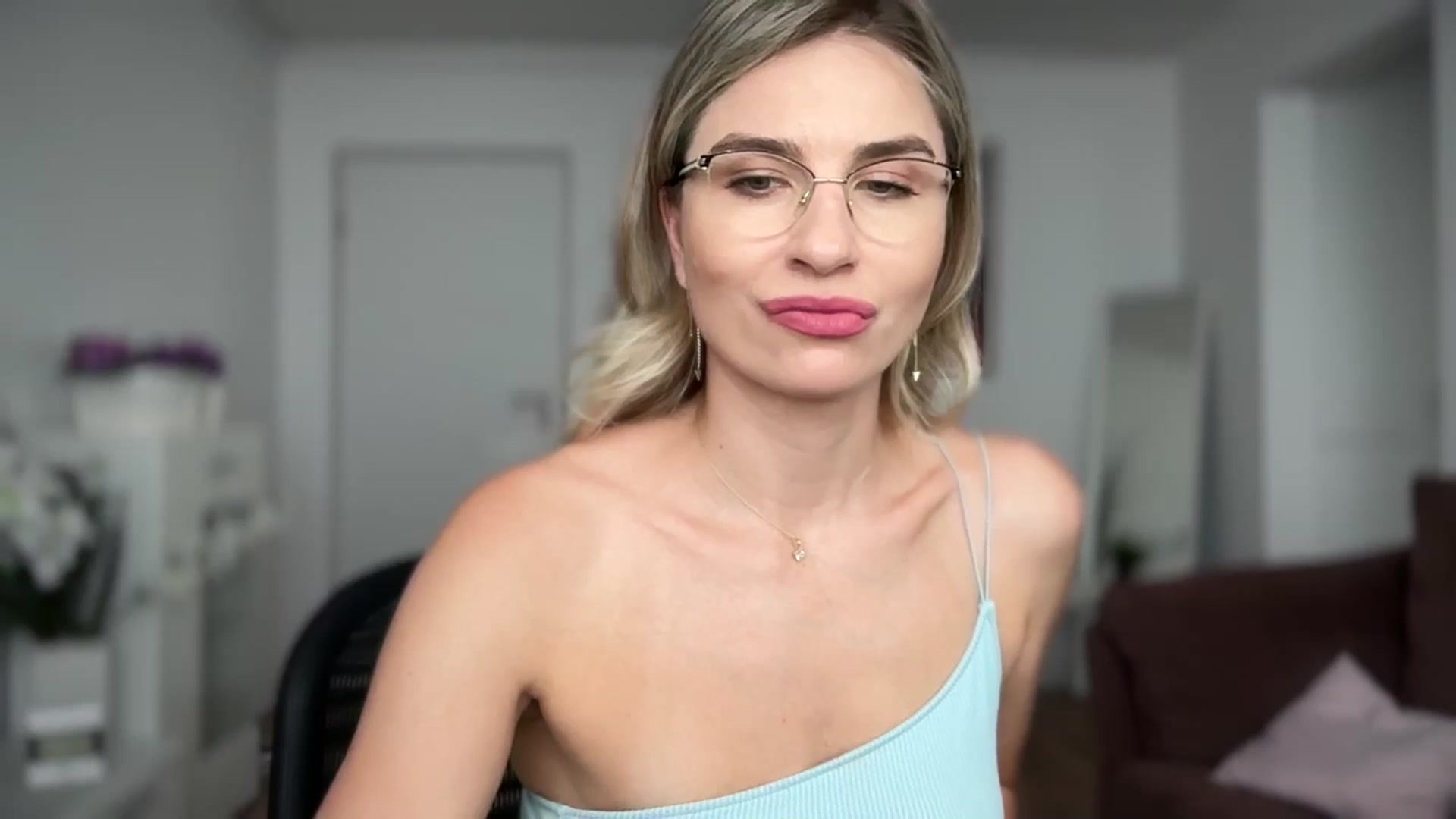 Gallery image thumbnail from AlyMiss's myfreecams stream on, 08/02/2025, 10:17 image 3 of 20