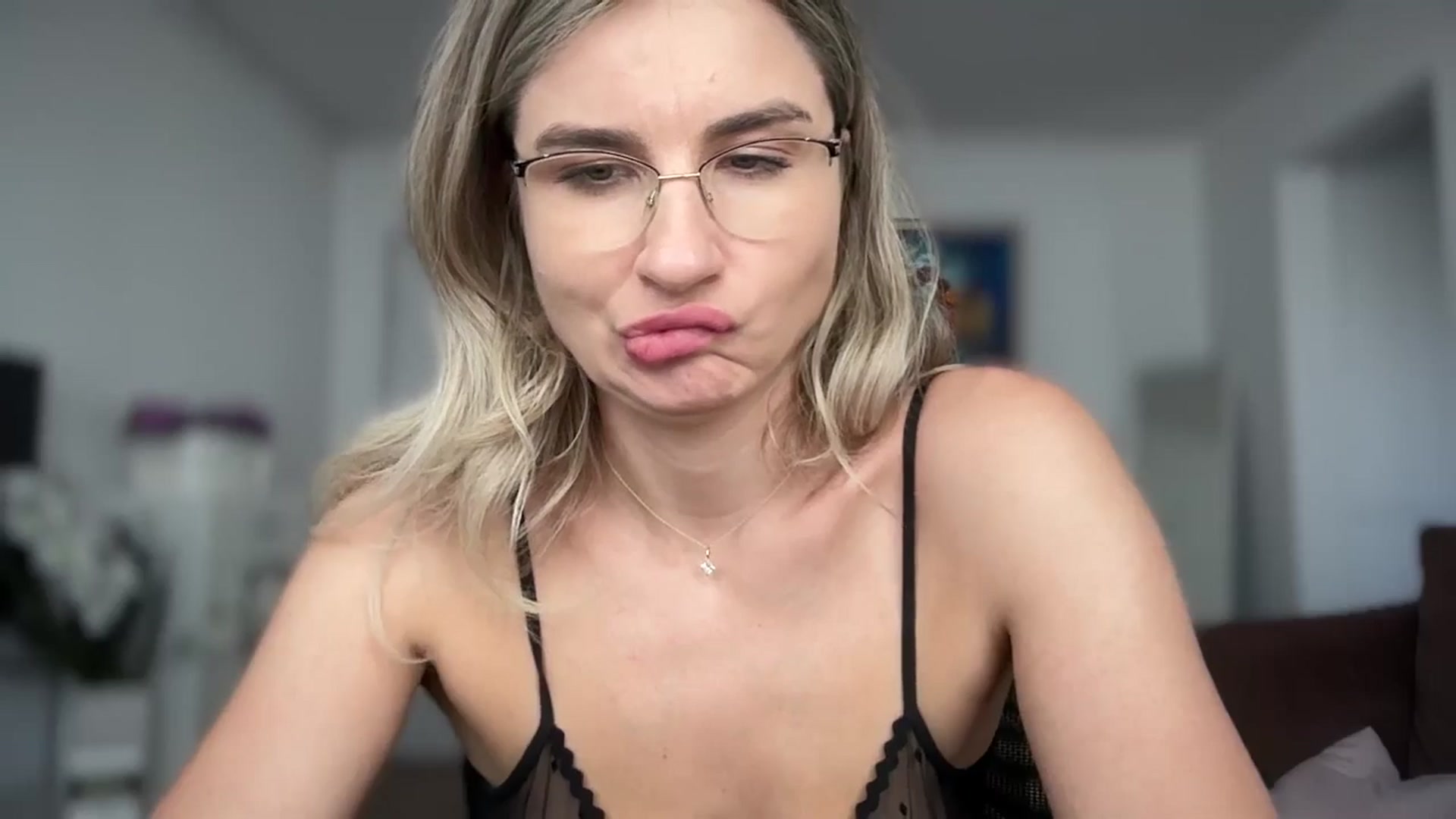 Gallery image thumbnail from AlyMiss's myfreecams stream on, 08/04/2025, 08:39 image 12 of 20