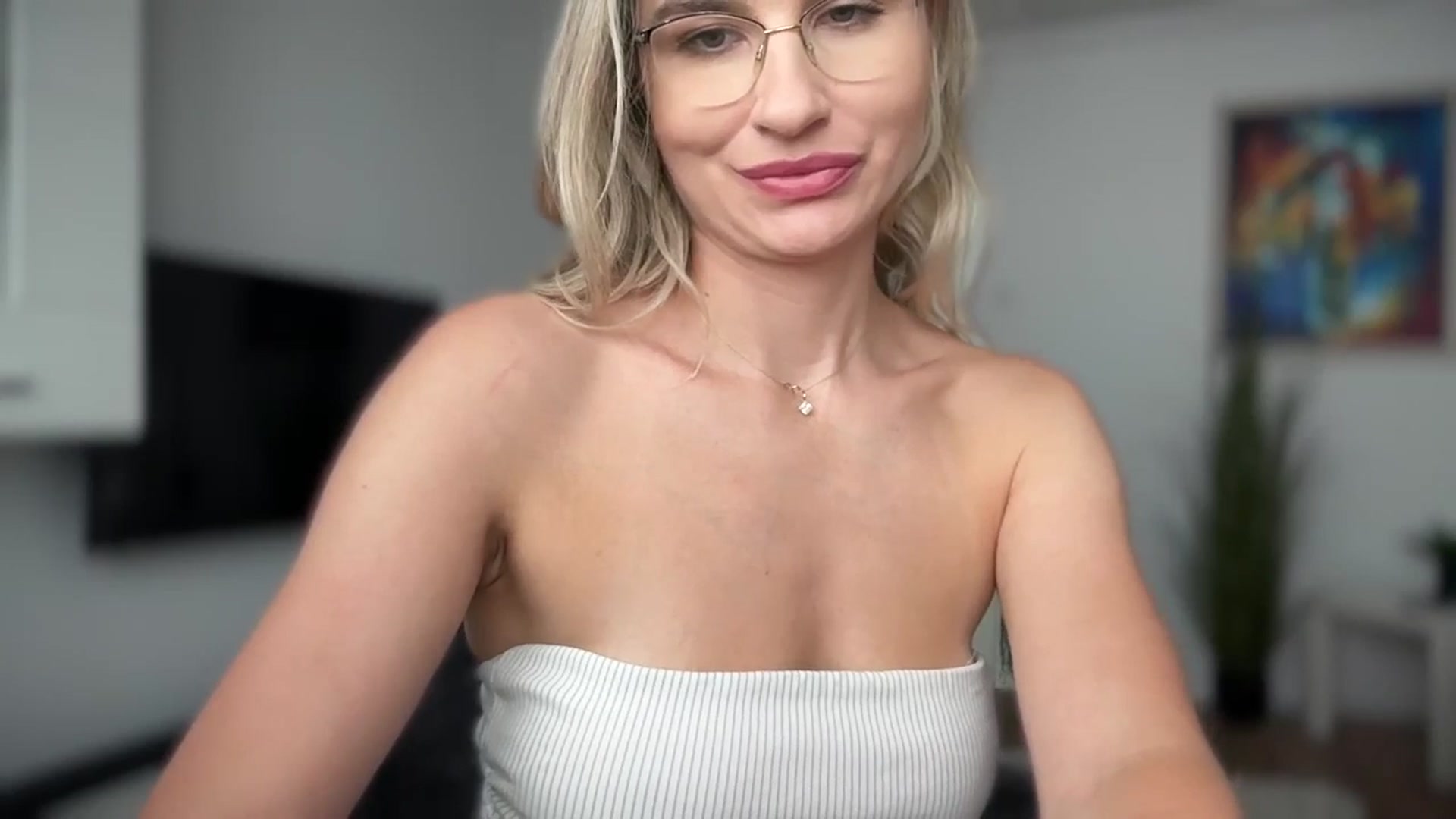 Gallery image thumbnail from AlyMiss's myfreecams stream on, 08/05/2025, 09:42 image 14 of 20