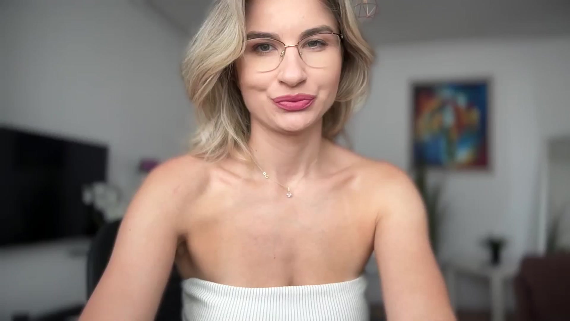 Gallery image thumbnail from AlyMiss's myfreecams stream on, 08/05/2025, 09:42 image 1 of 20
