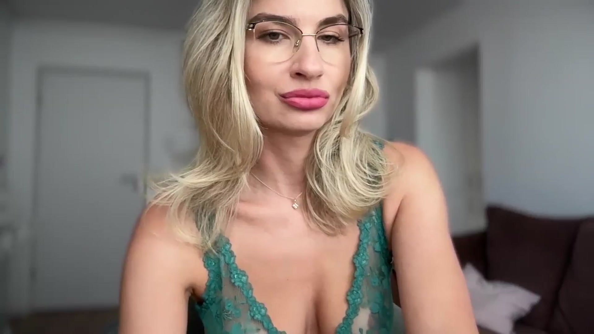Gallery image thumbnail from AlyMiss's myfreecams stream on, 08/08/2025, 08:20 image 6 of 20