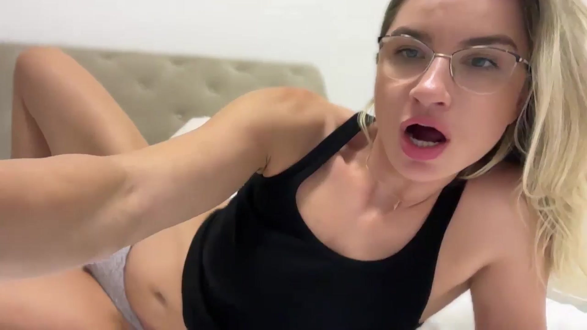 Gallery image thumbnail from AlyMiss's myfreecams stream on, 08/09/2025, 18:33 image 10 of 20