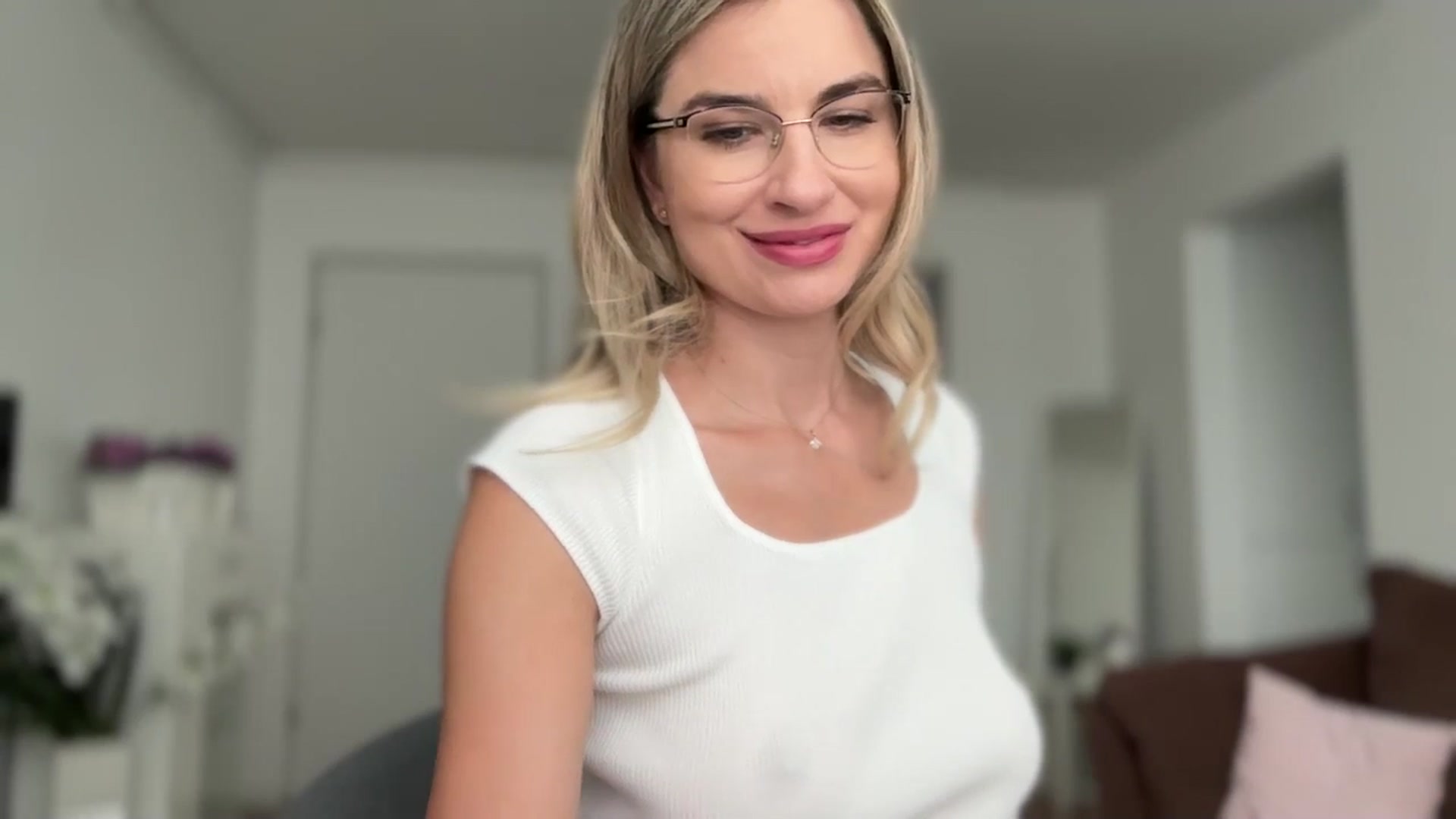 Gallery image thumbnail from AlyMiss's myfreecams stream on, 08/12/2025, 07:57 image 4 of 20