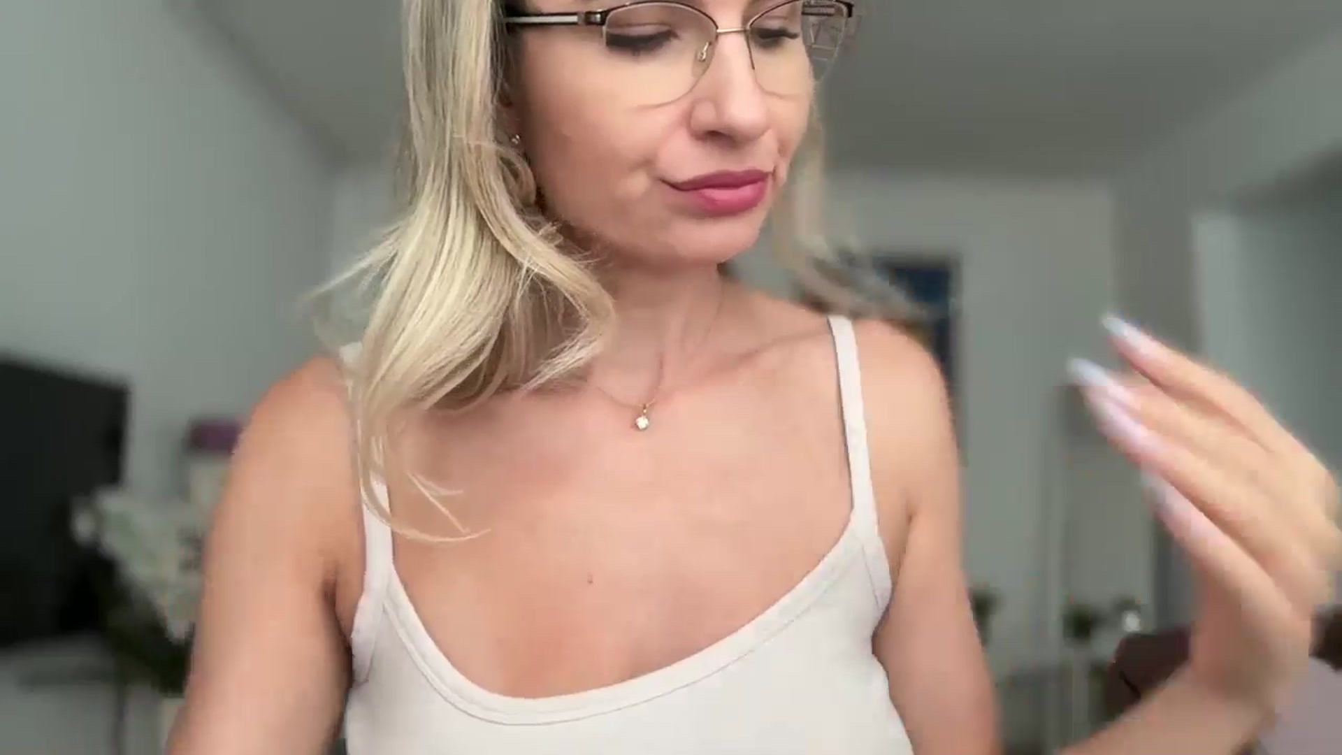 Gallery image thumbnail from AlyMiss's myfreecams stream on, 08/12/2025, 07:57 image 9 of 20