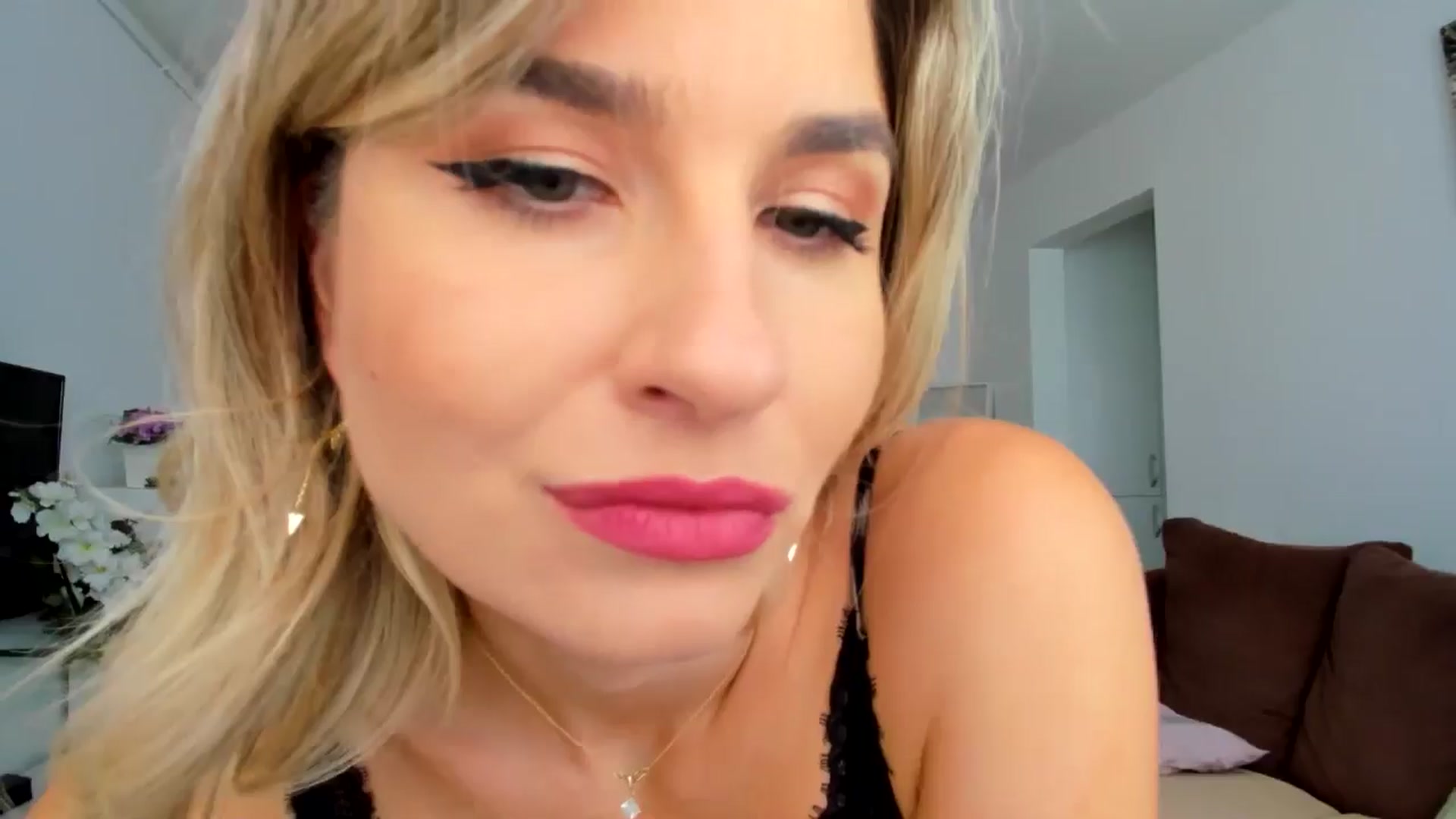 Gallery image thumbnail from AlyMiss's myfreecams stream on, 08/21/2025, 10:57 image 11 of 20