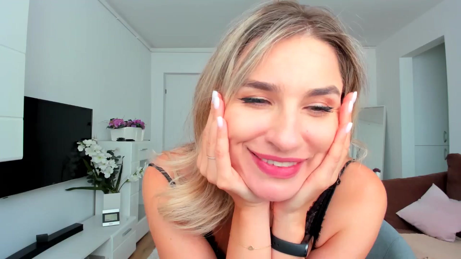 Gallery image thumbnail from AlyMiss's myfreecams stream on, 08/21/2025, 14:09 image 10 of 20