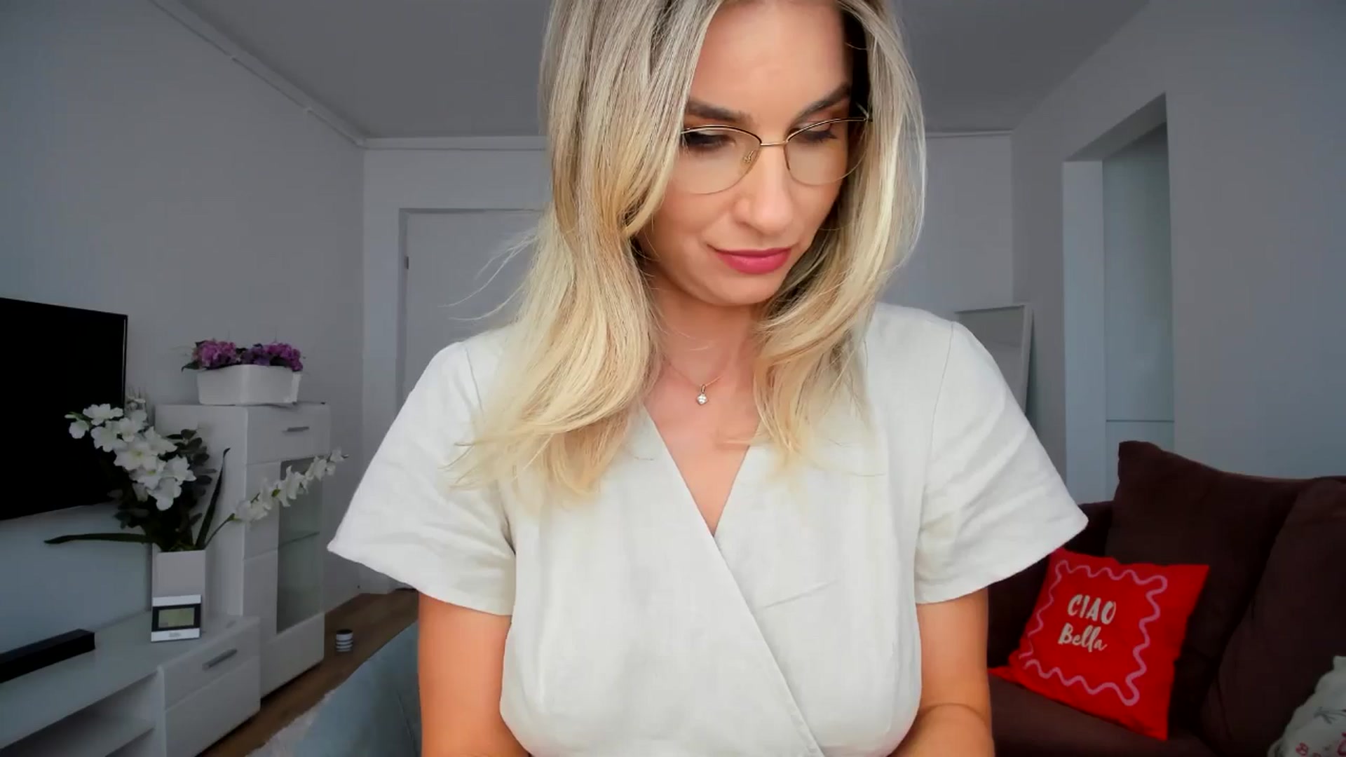 Gallery image thumbnail from AlyMiss's myfreecams stream on, 09/04/2025, 10:55 image 14 of 20