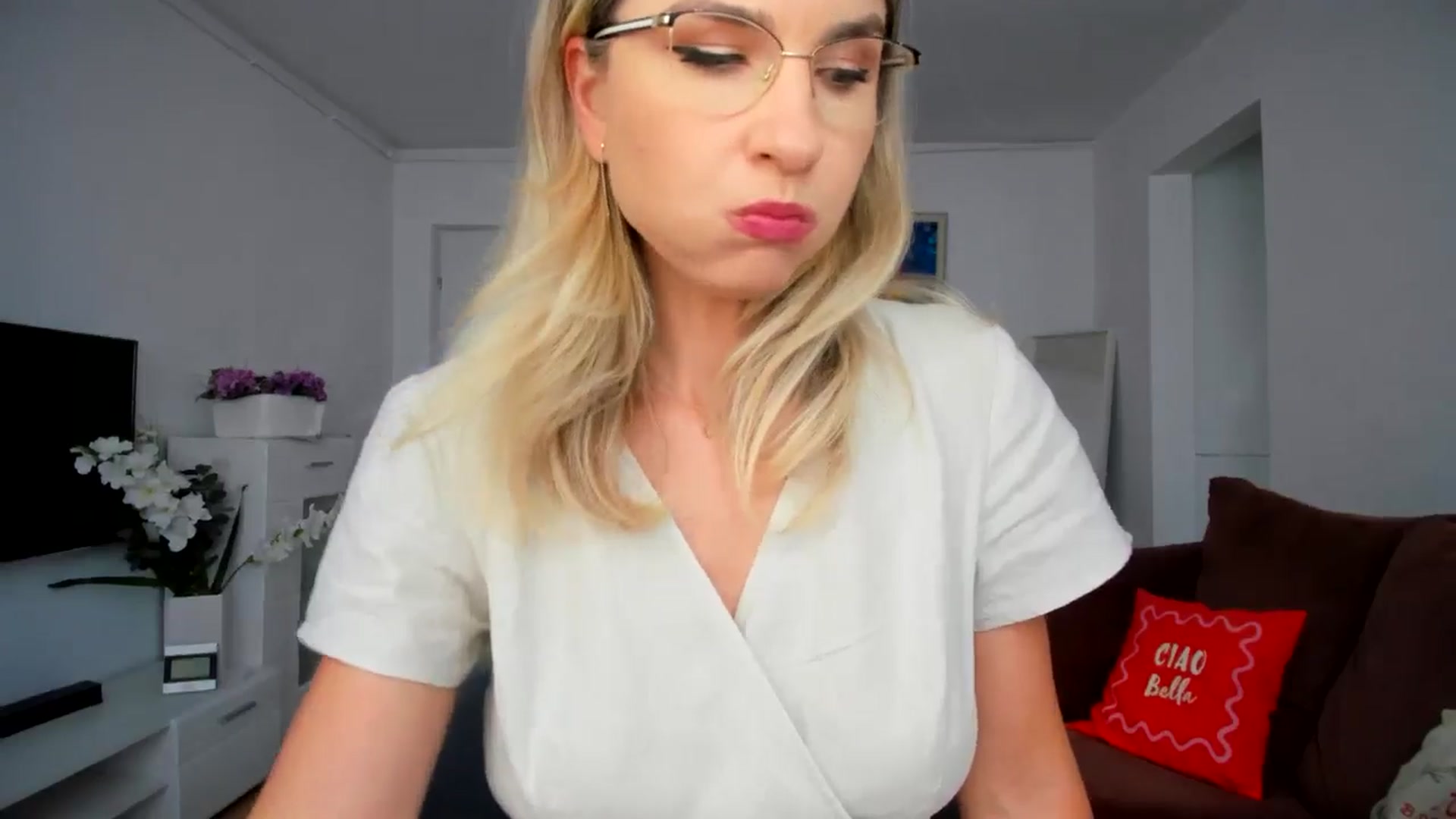 Gallery image thumbnail from AlyMiss's myfreecams stream on, 09/04/2025, 10:55 image 10 of 20