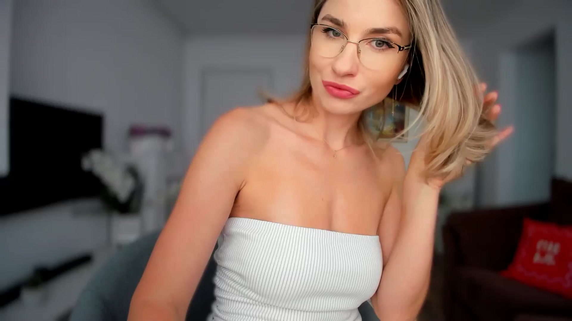 Gallery image thumbnail from AlyMiss's myfreecams stream on, 09/08/2025, 11:21 image 15 of 20
