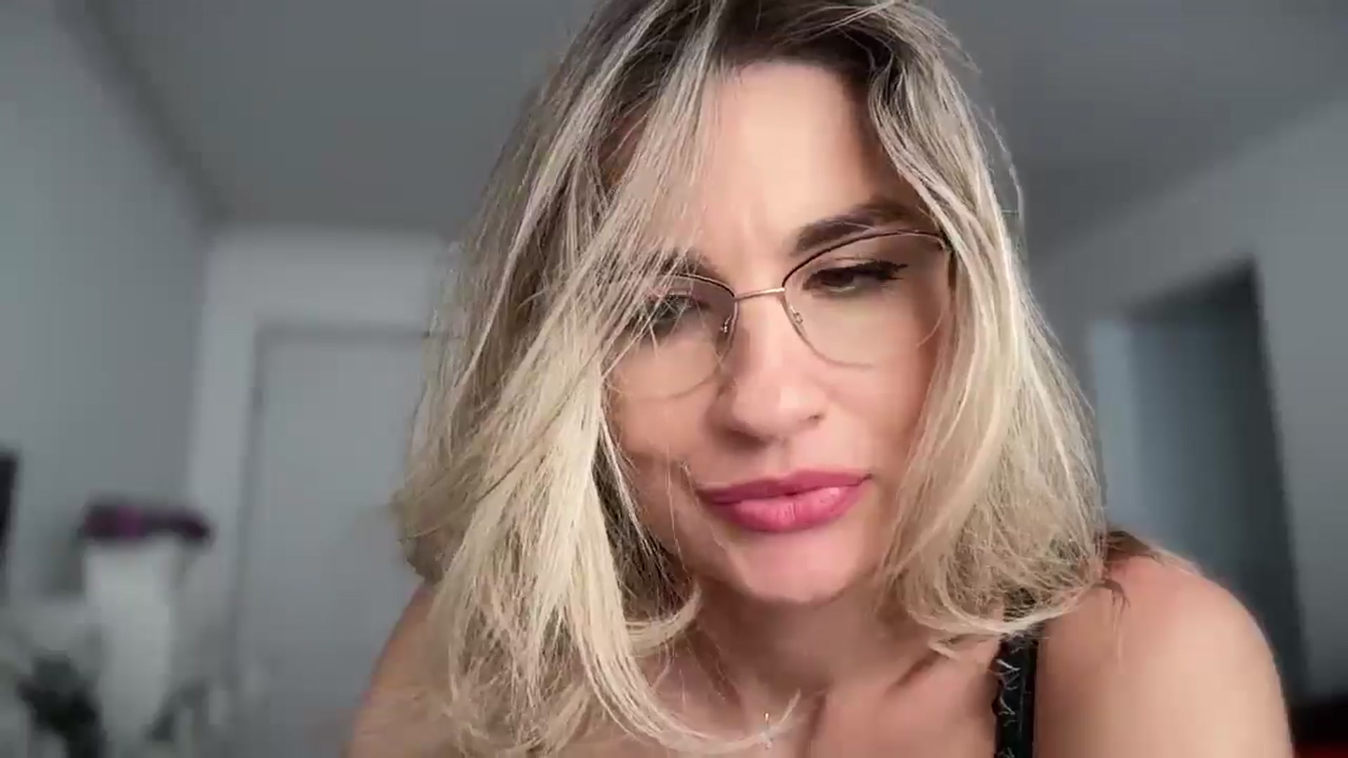 Gallery image thumbnail from AlyMiss's myfreecams stream on, 09/16/2025, 11:30 image 16 of 20