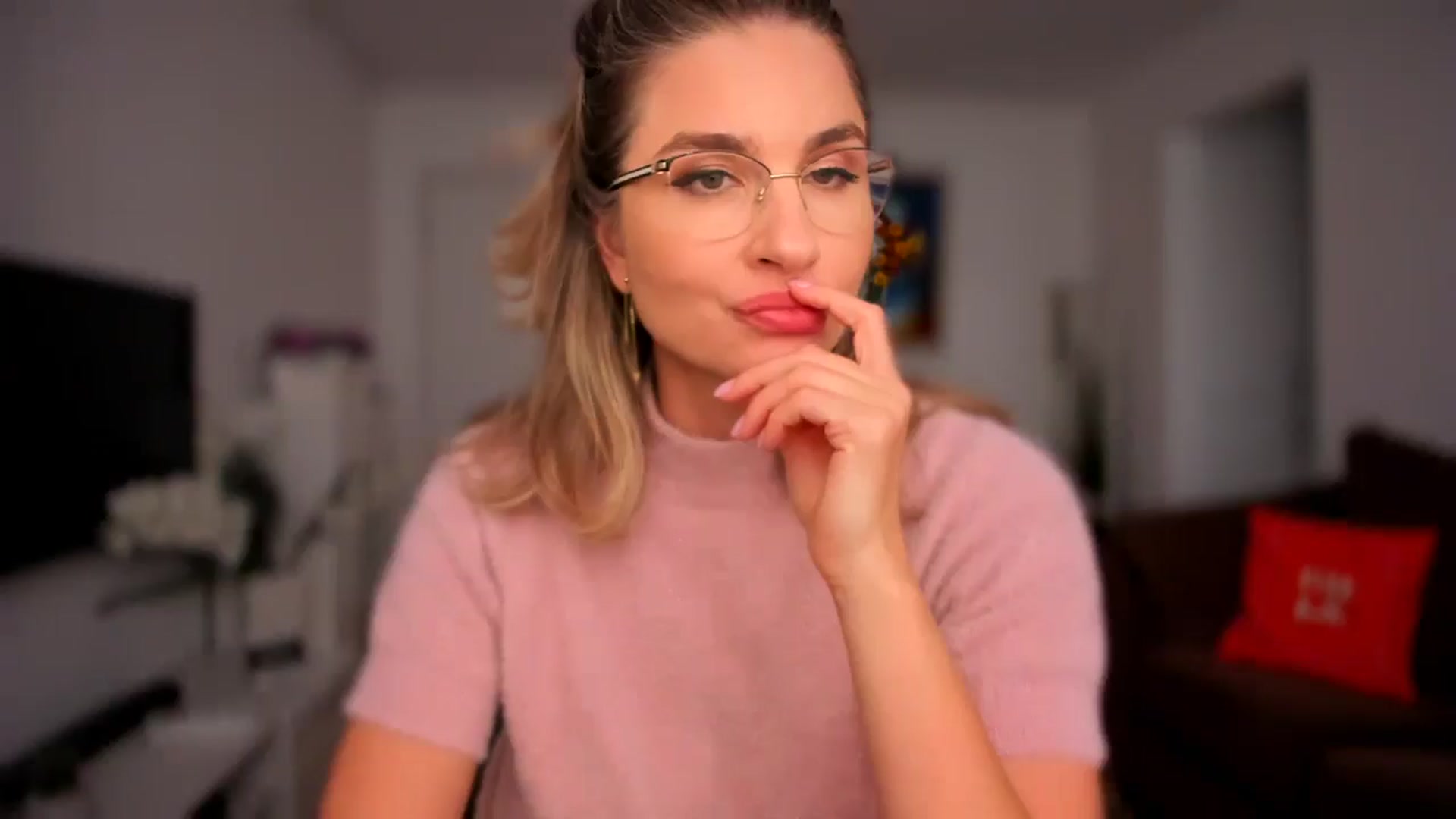 Gallery image thumbnail from AlyMiss's myfreecams stream on, 10/01/2025, 13:59 image 13 of 20
