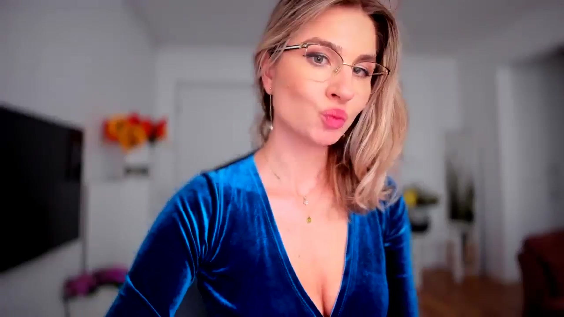 Gallery image thumbnail from AlyMiss's myfreecams stream on, 10/02/2025, 14:05 image 9 of 20
