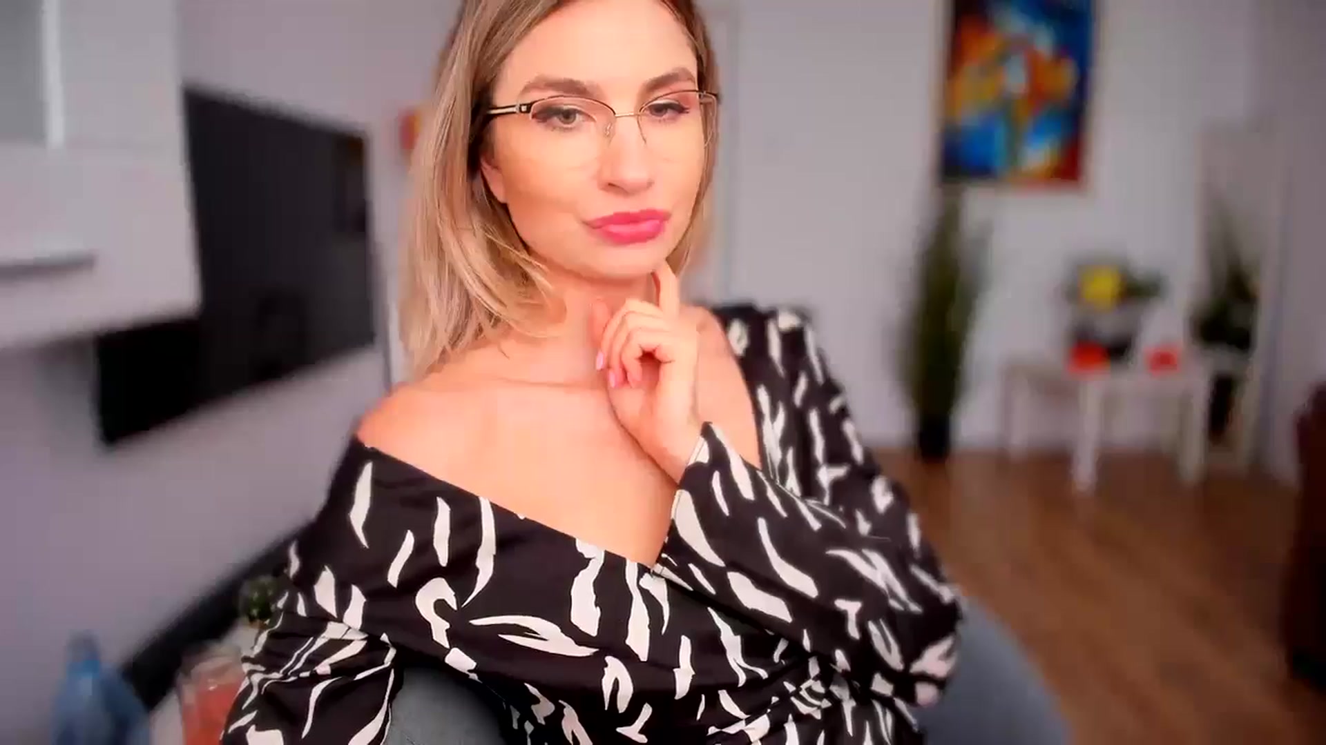 Gallery image thumbnail from AlyMiss's myfreecams stream on, 10/06/2025, 11:19 image 12 of 20