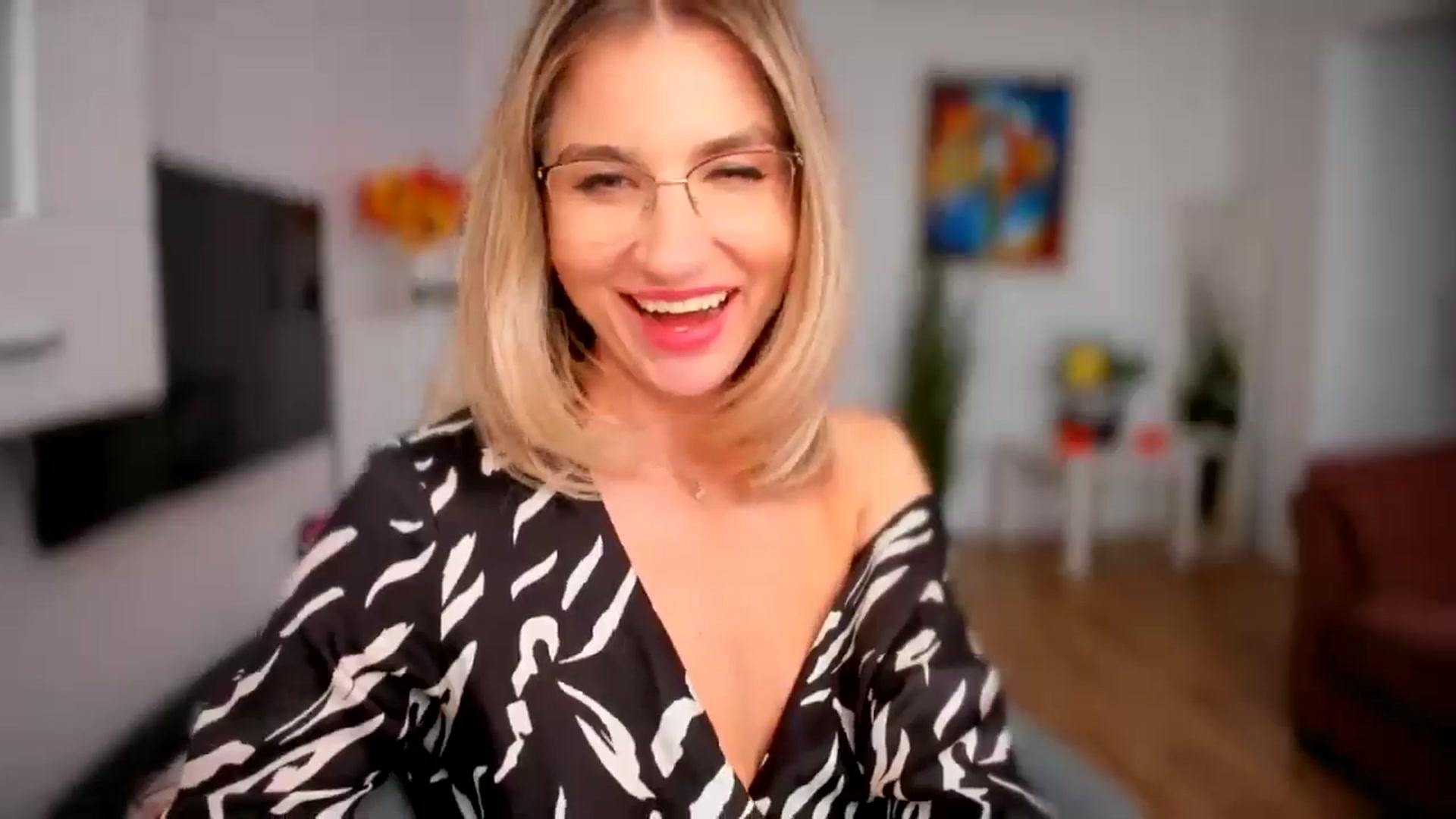 Gallery image thumbnail from AlyMiss's myfreecams stream on, 10/06/2025, 12:47 image 6 of 20