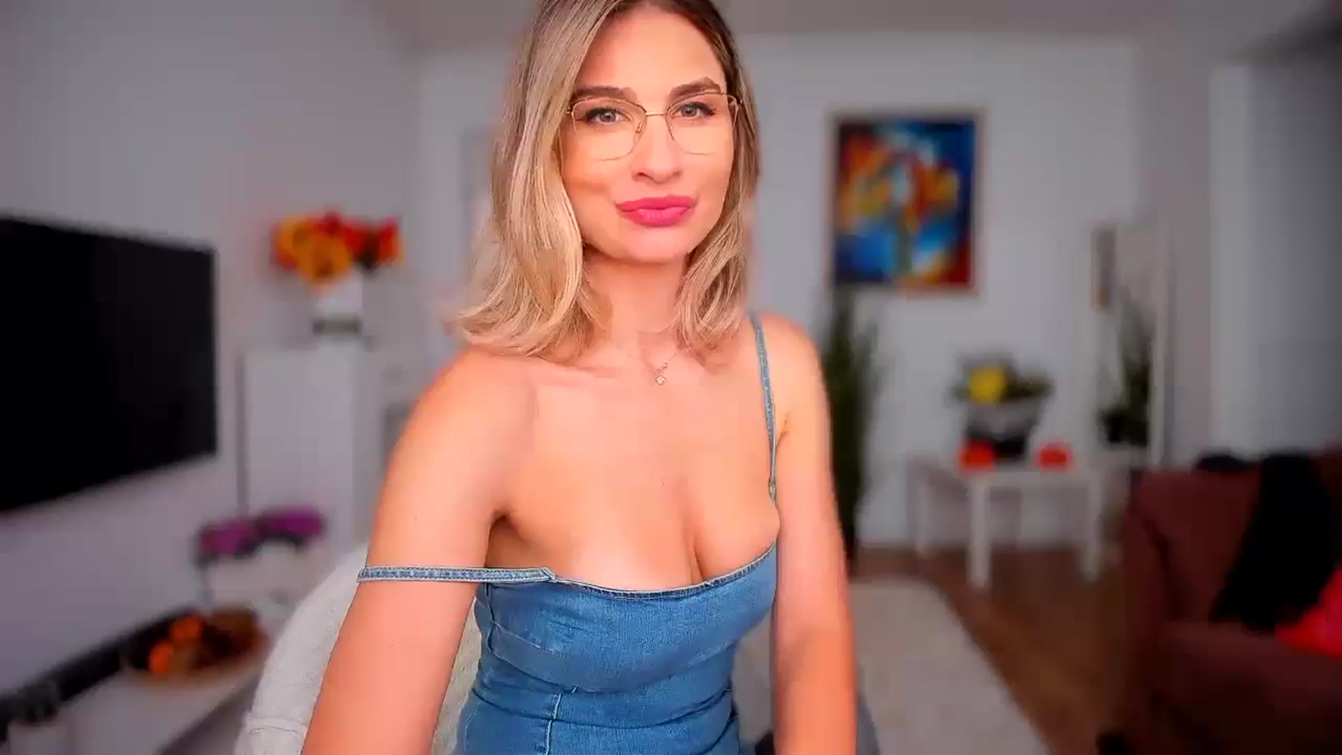 Gallery image thumbnail from AlyMiss's myfreecams stream on, 10/09/2025, 08:24 image 6 of 20