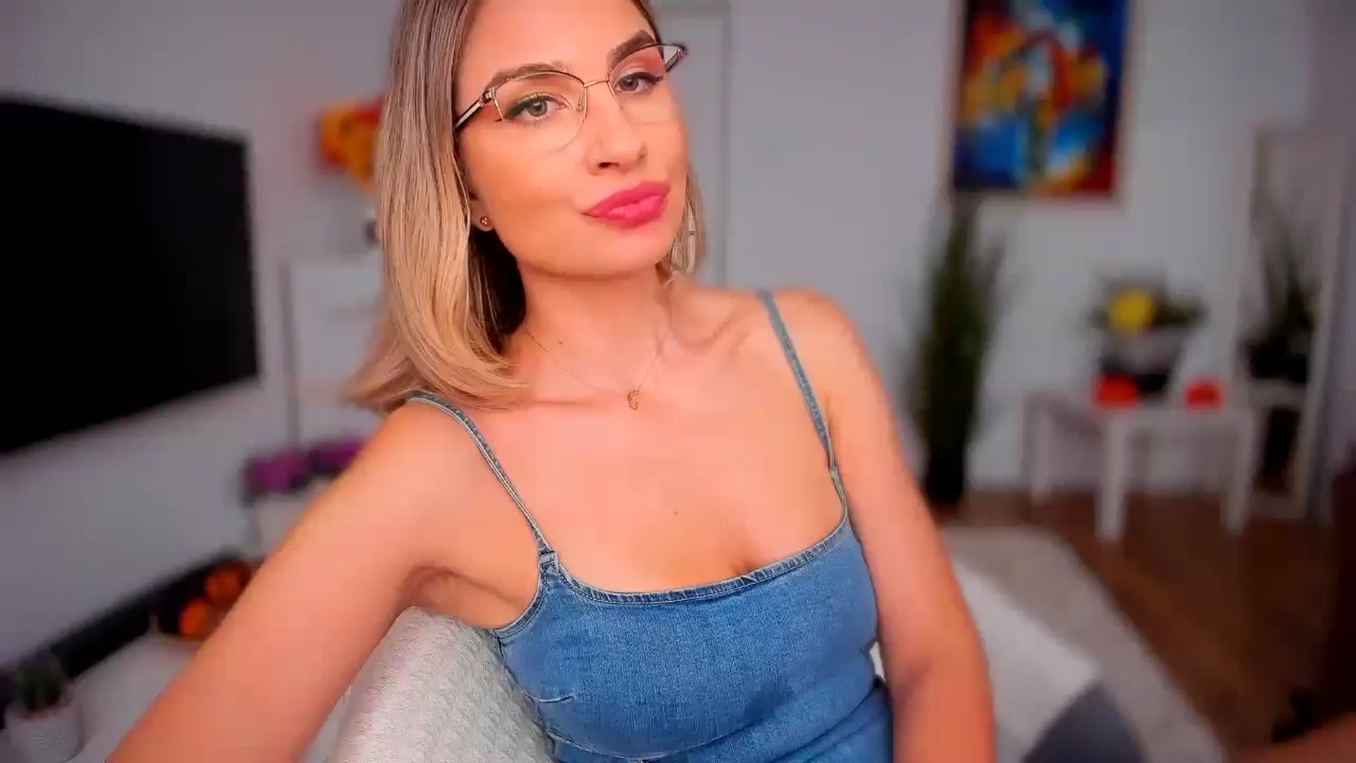 Gallery image thumbnail from AlyMiss's myfreecams stream on, 10/09/2025, 09:59 image 2 of 20