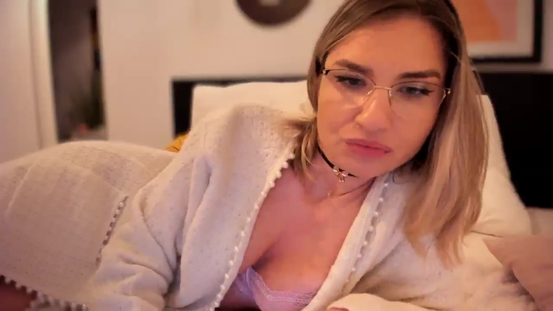 Gallery image thumbnail from AlyMiss's myfreecams stream on, 11/04/2025, 14:56 image 13 of 20